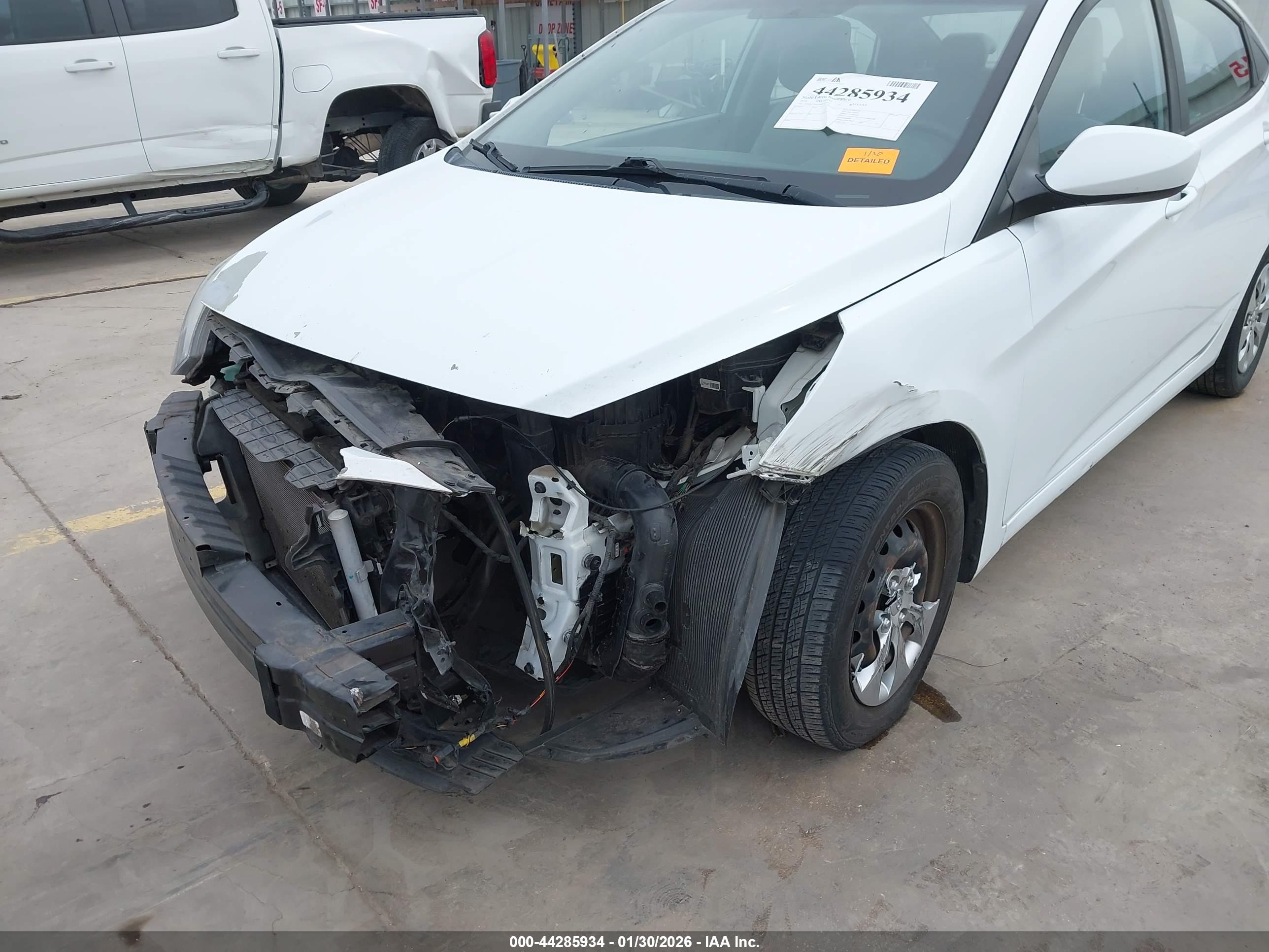 HYUNDAI ACCENT image 6