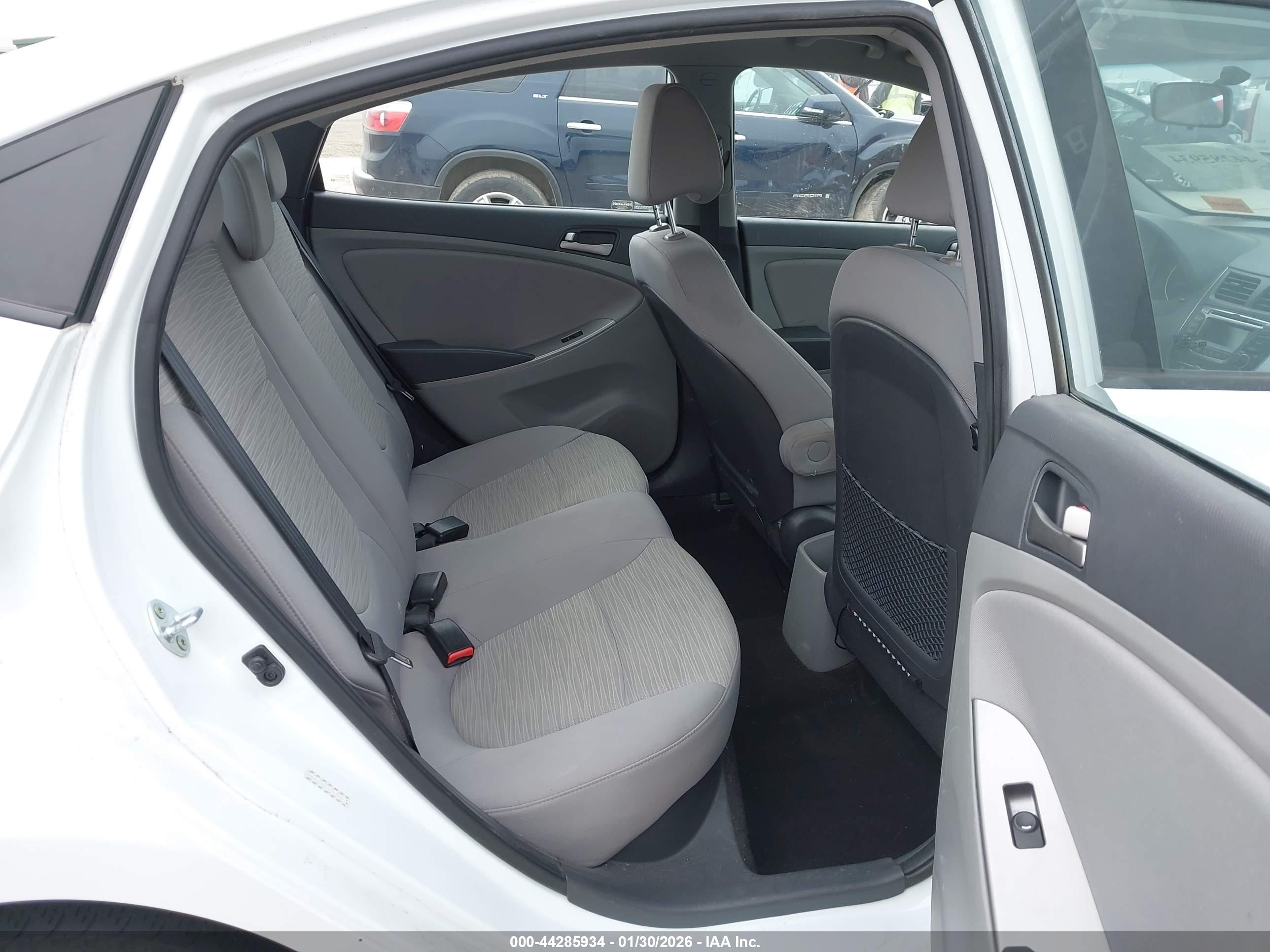 HYUNDAI ACCENT image 8
