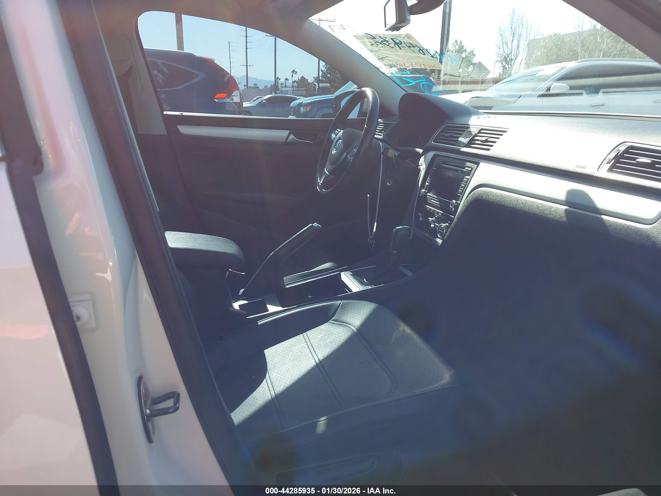 VOLKSWAGEN PASSAT image 5