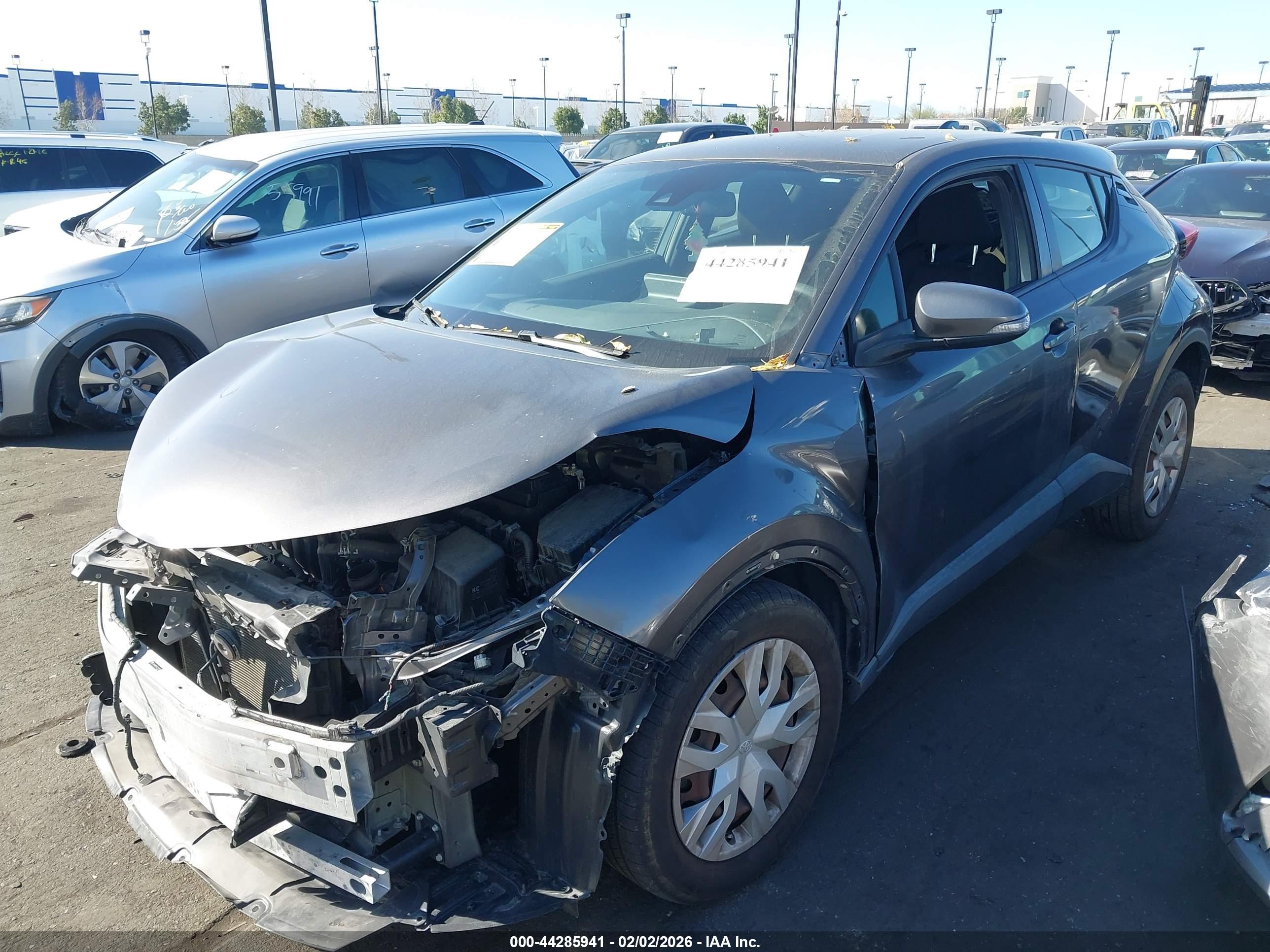 TOYOTA C-HR image 2