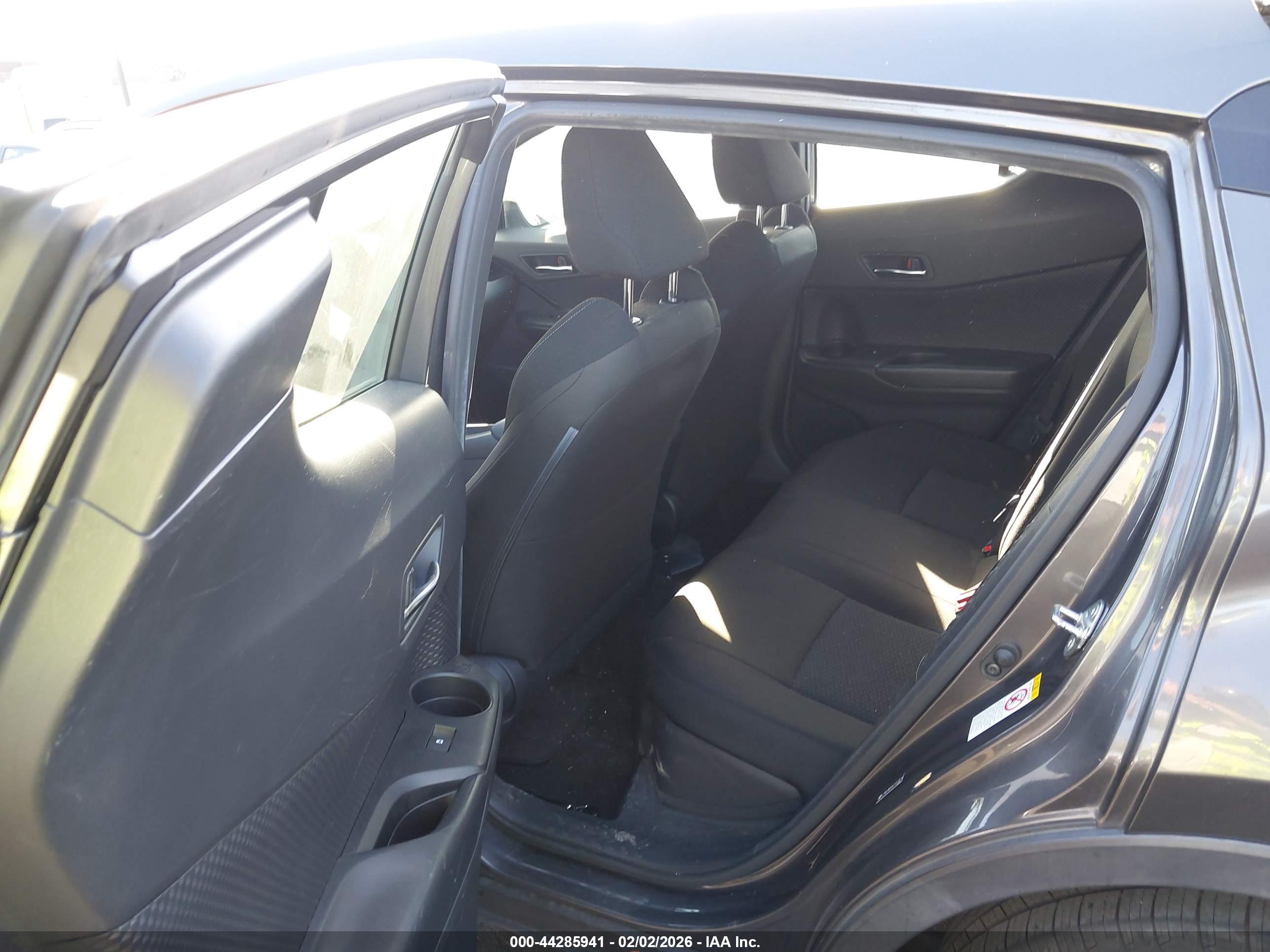 TOYOTA C-HR image 8