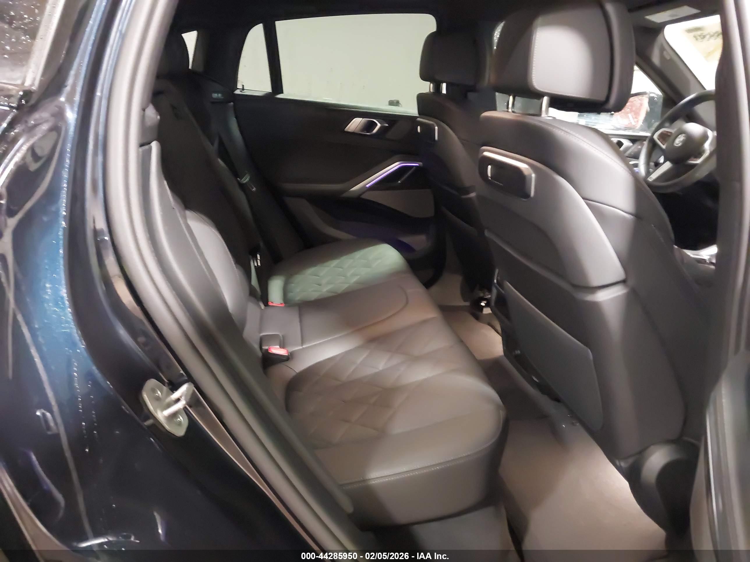 BMW X6 image 8