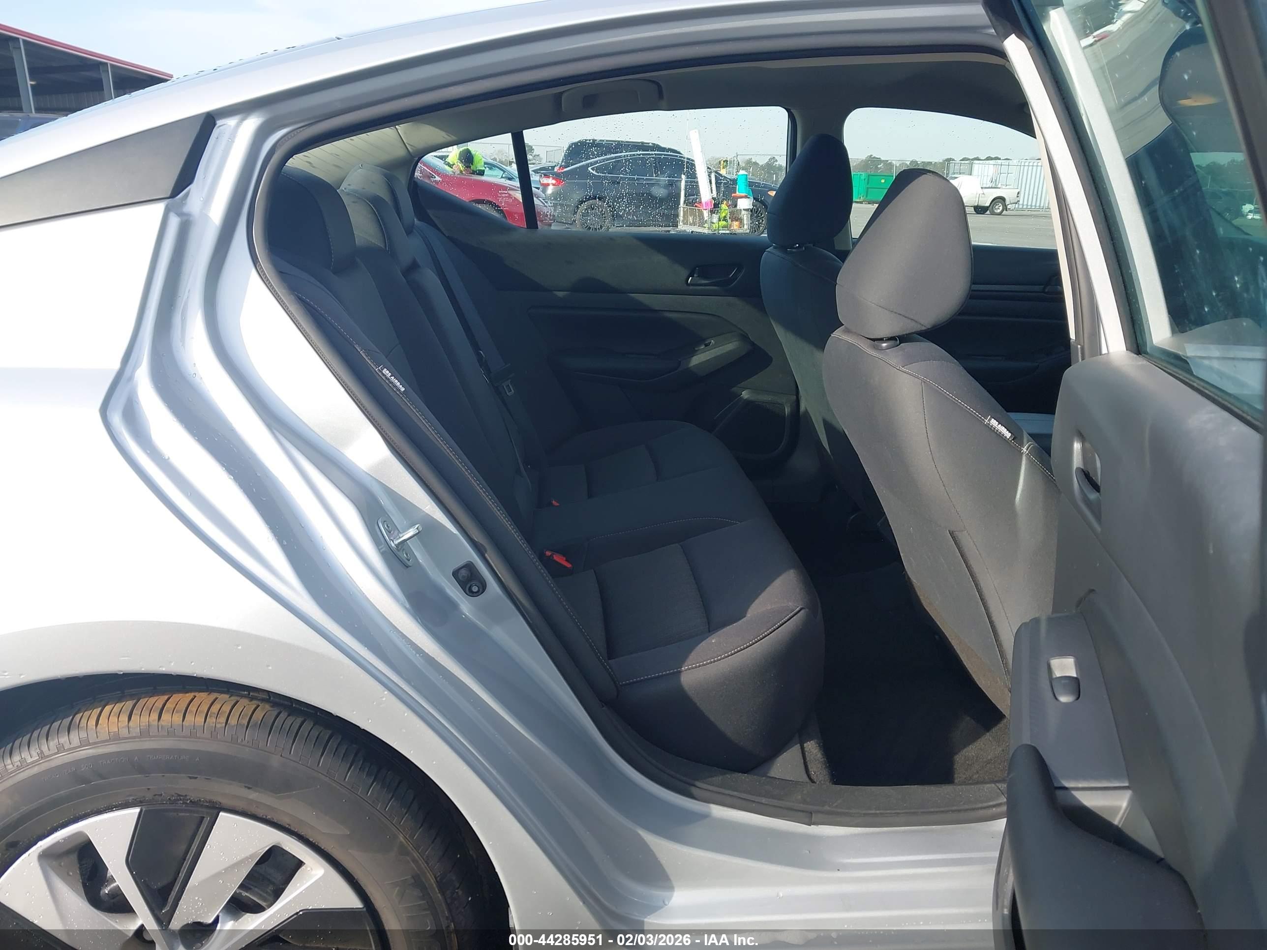 NISSAN ALTIMA image 8