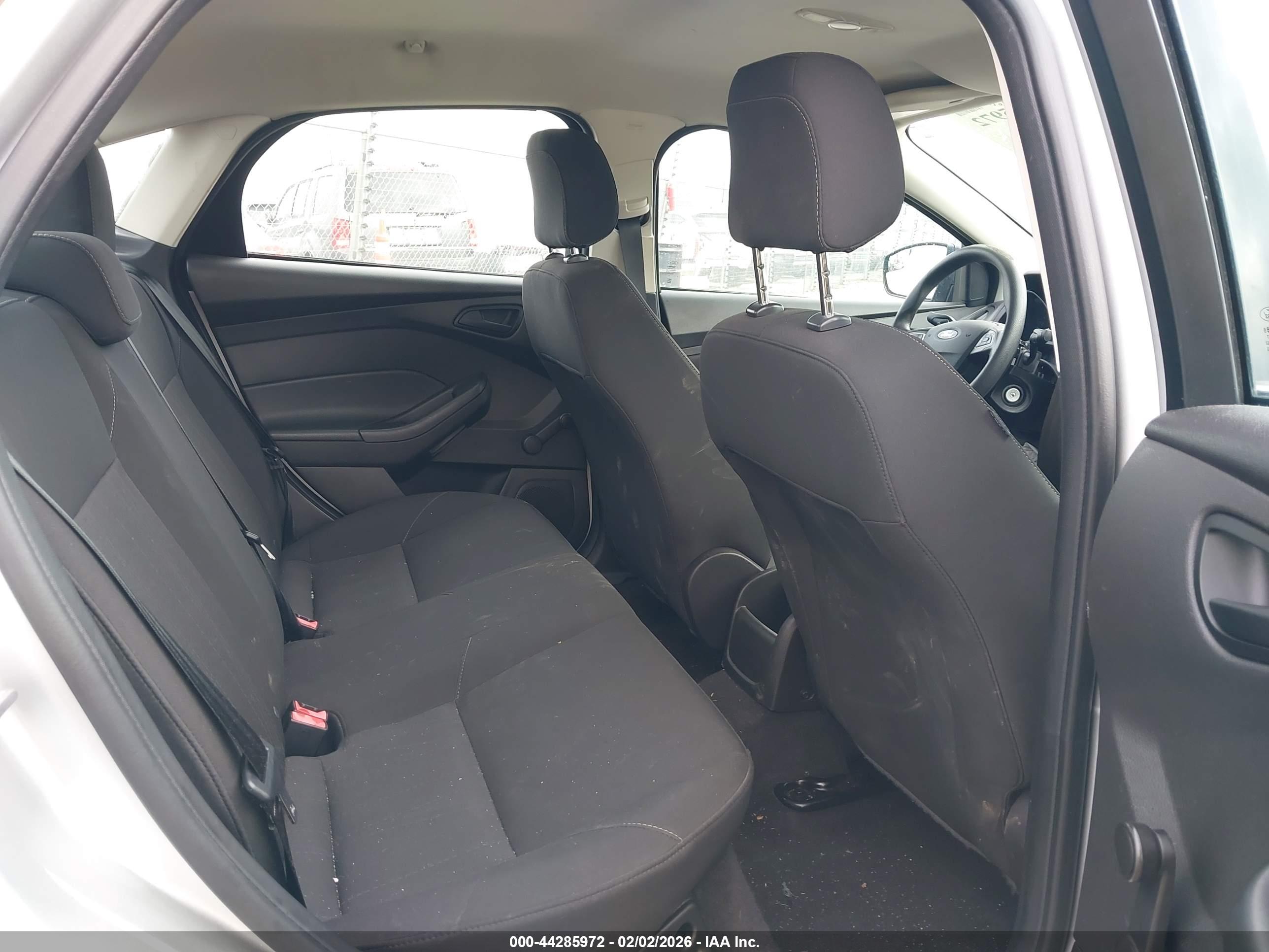 FORD FOCUS image 8