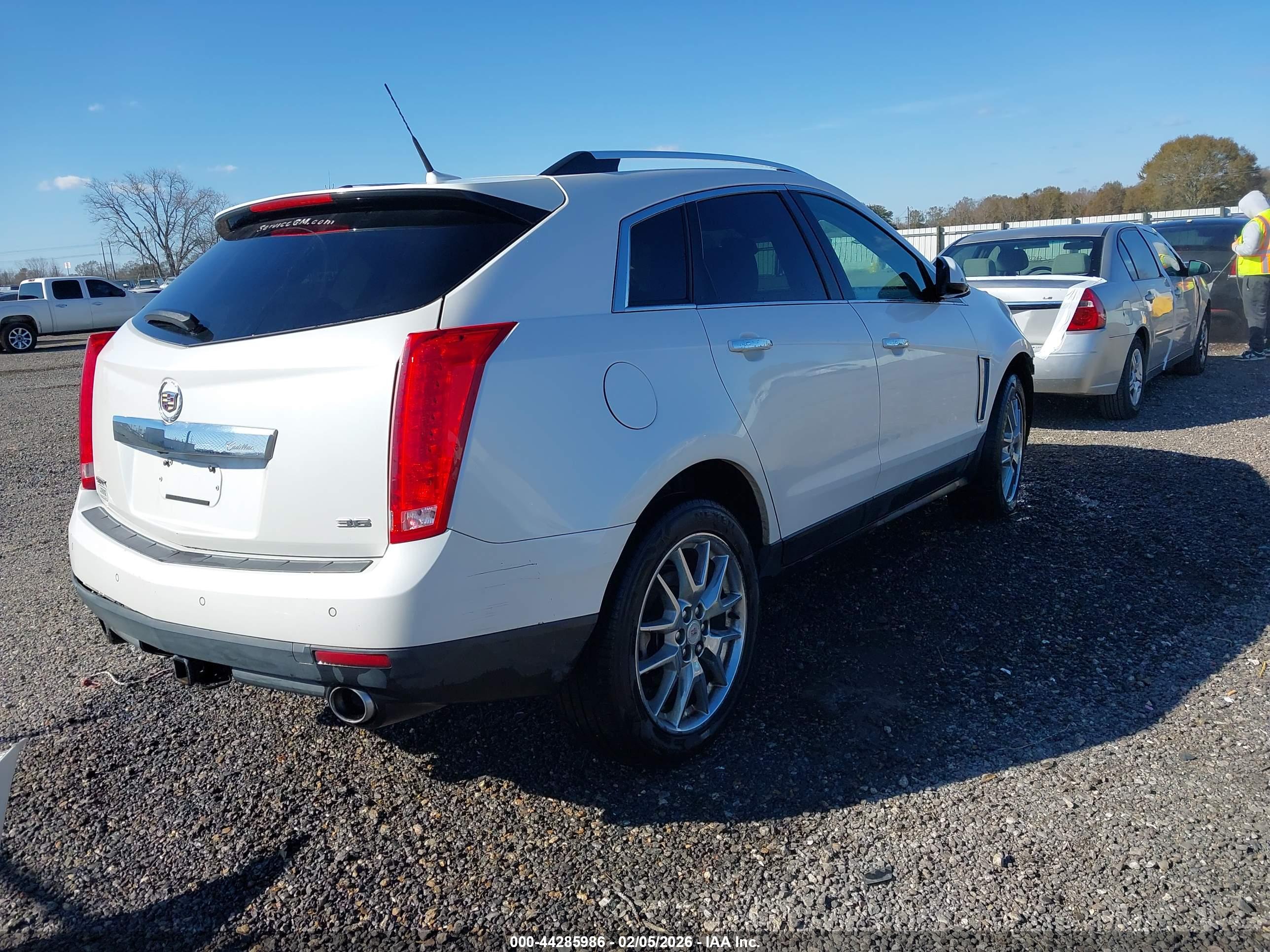 CADILLAC SRX image 4