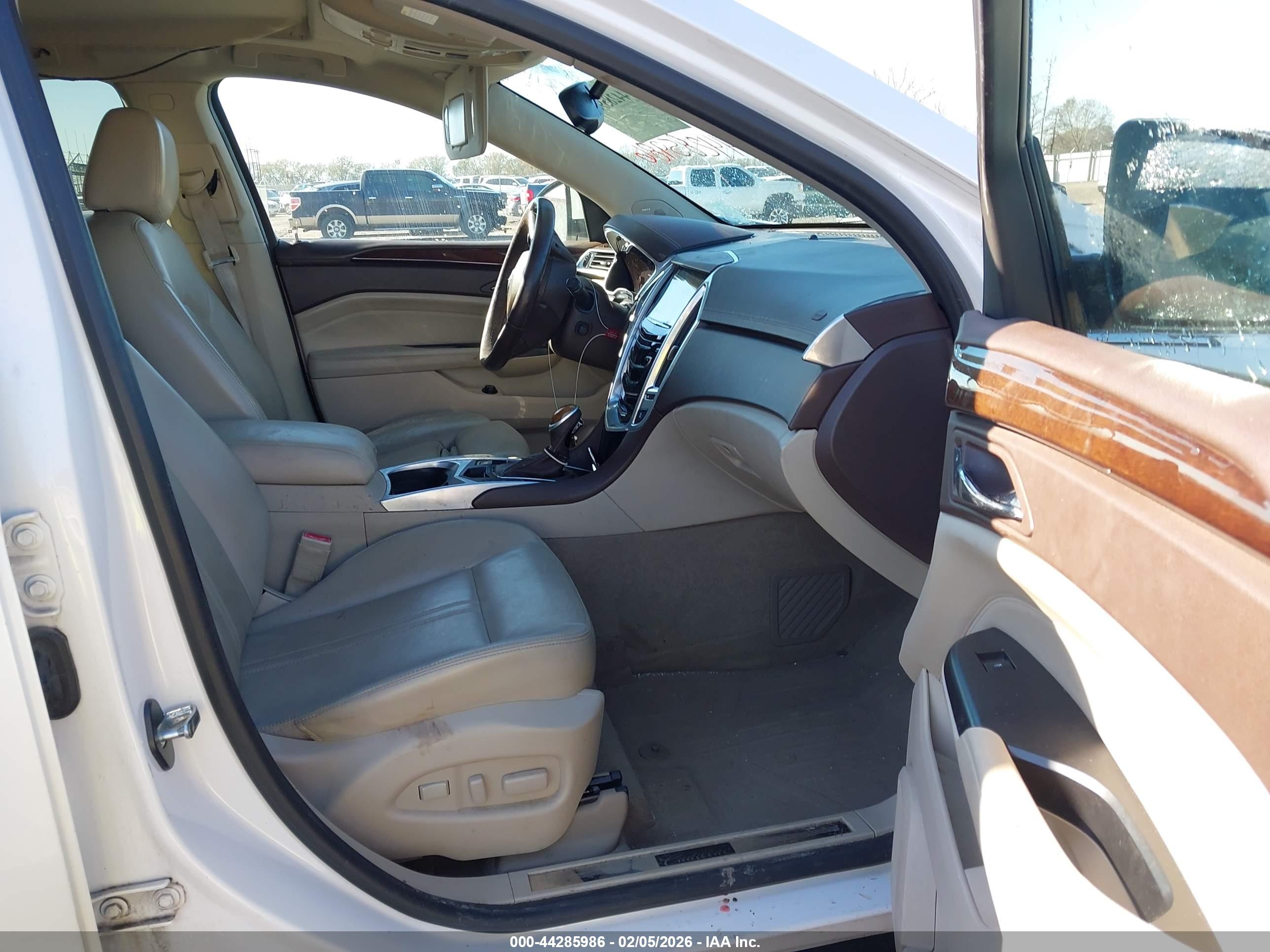 CADILLAC SRX image 5