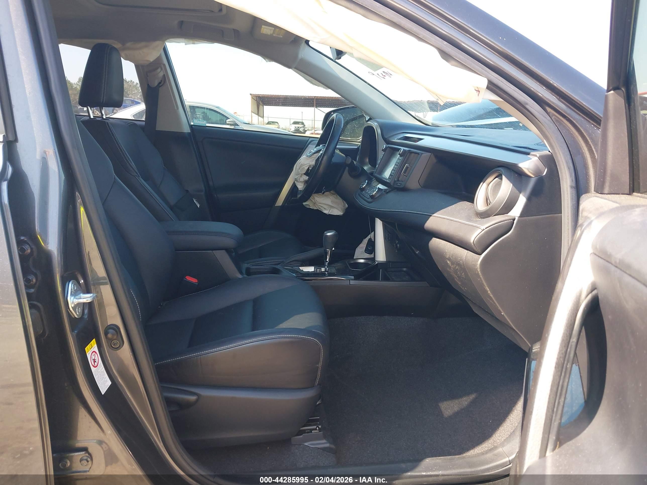 TOYOTA RAV4 image 5