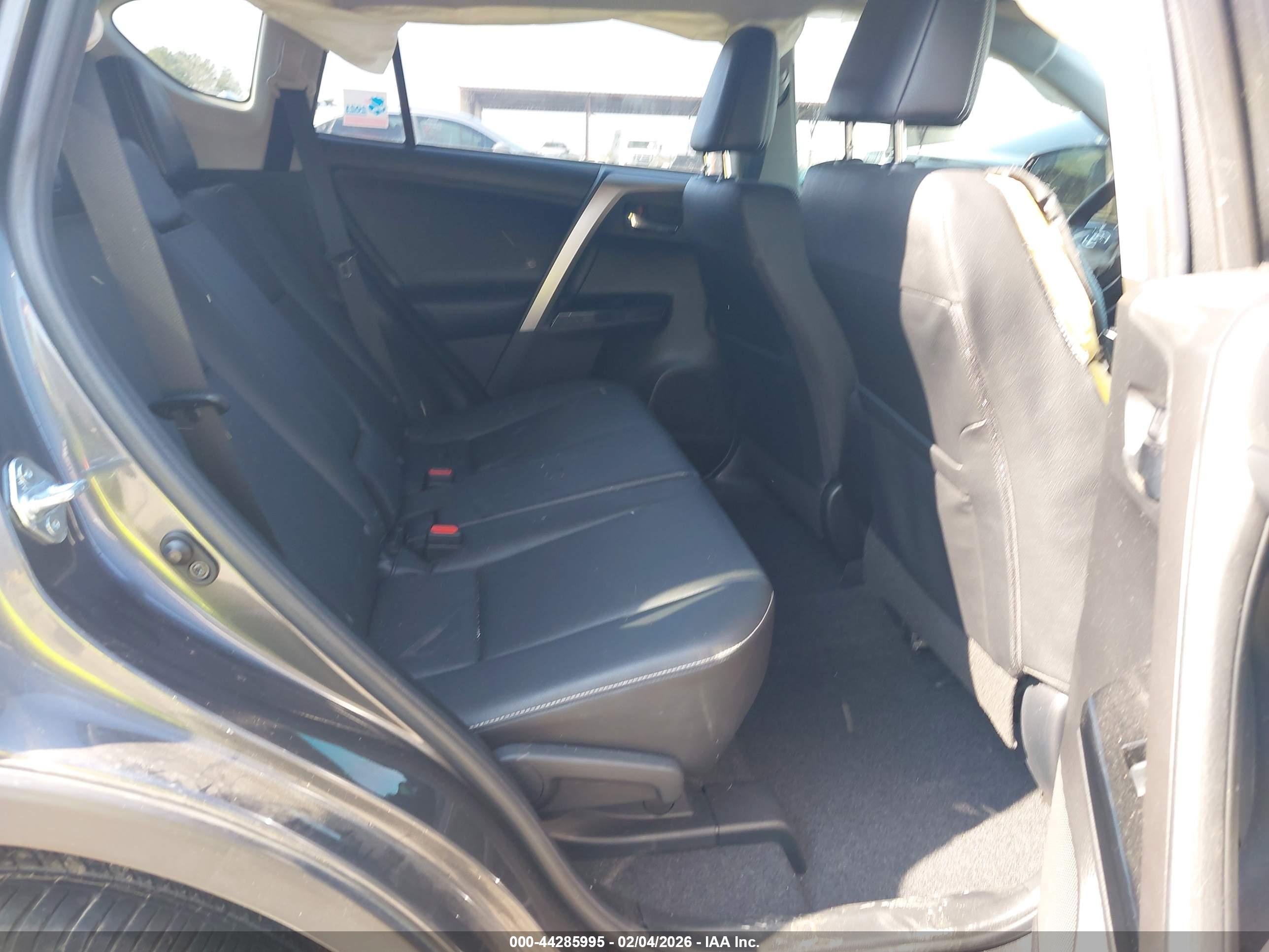 TOYOTA RAV4 image 8