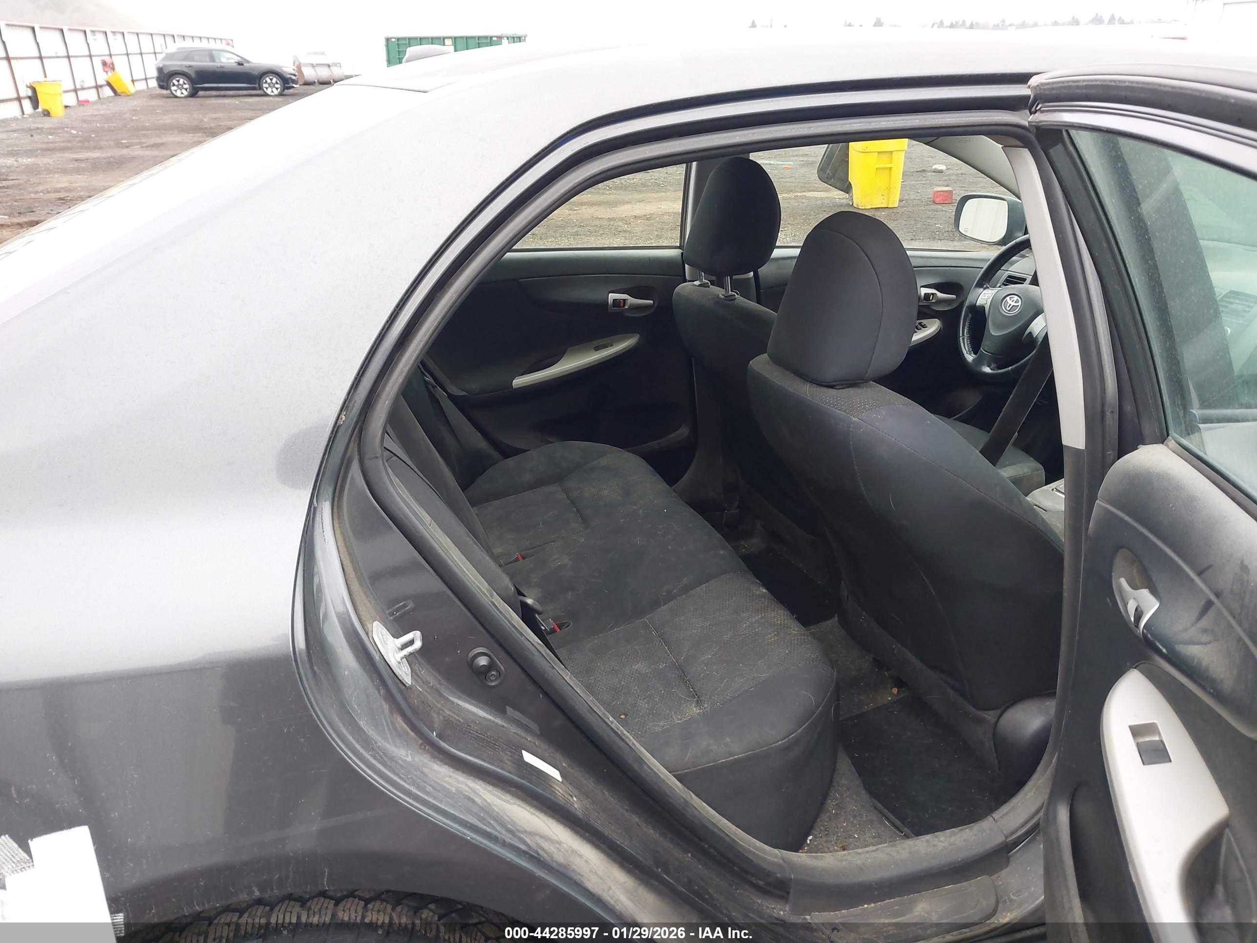 TOYOTA COROLLA image 8