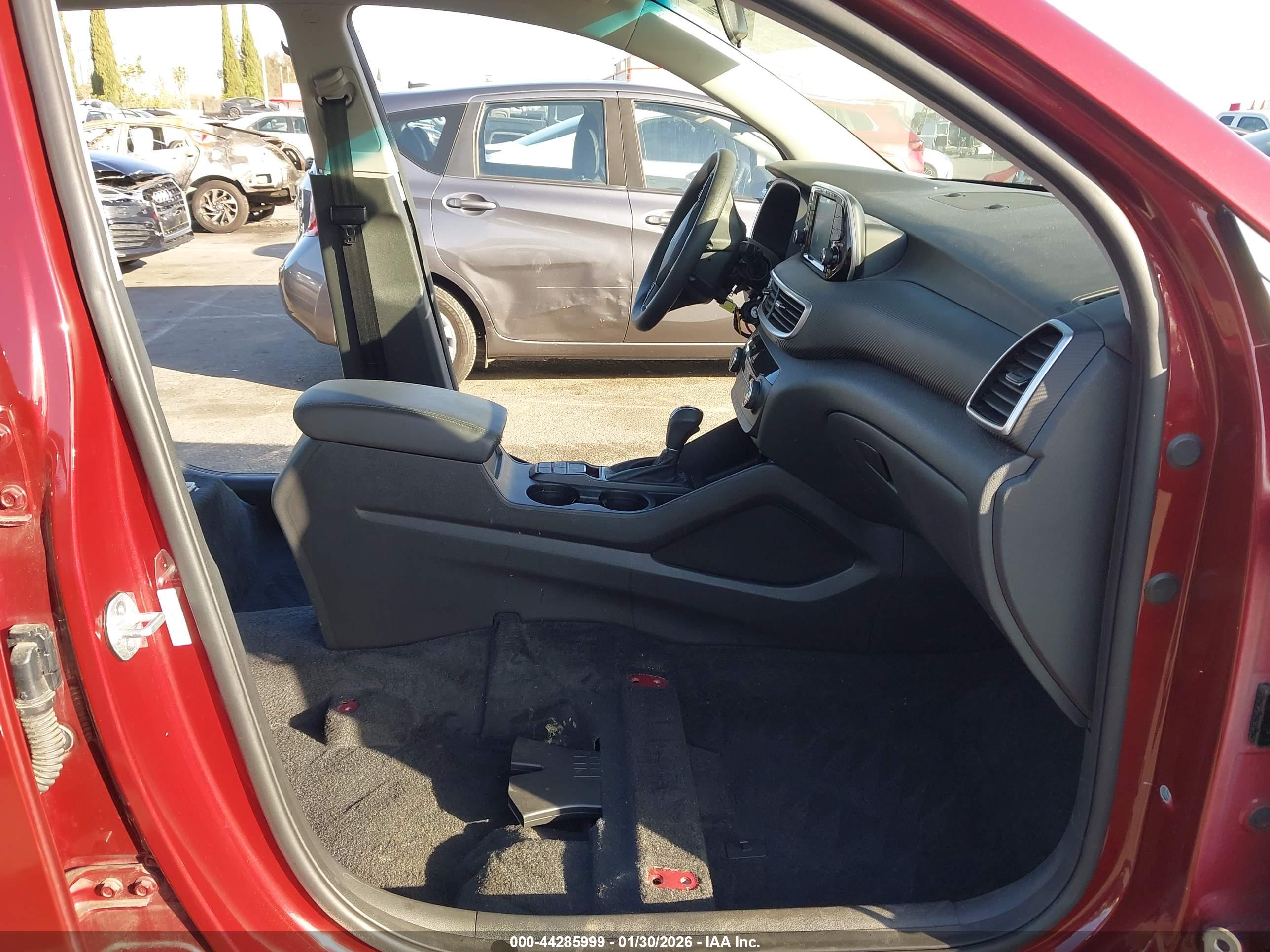 HYUNDAI TUCSON image 5