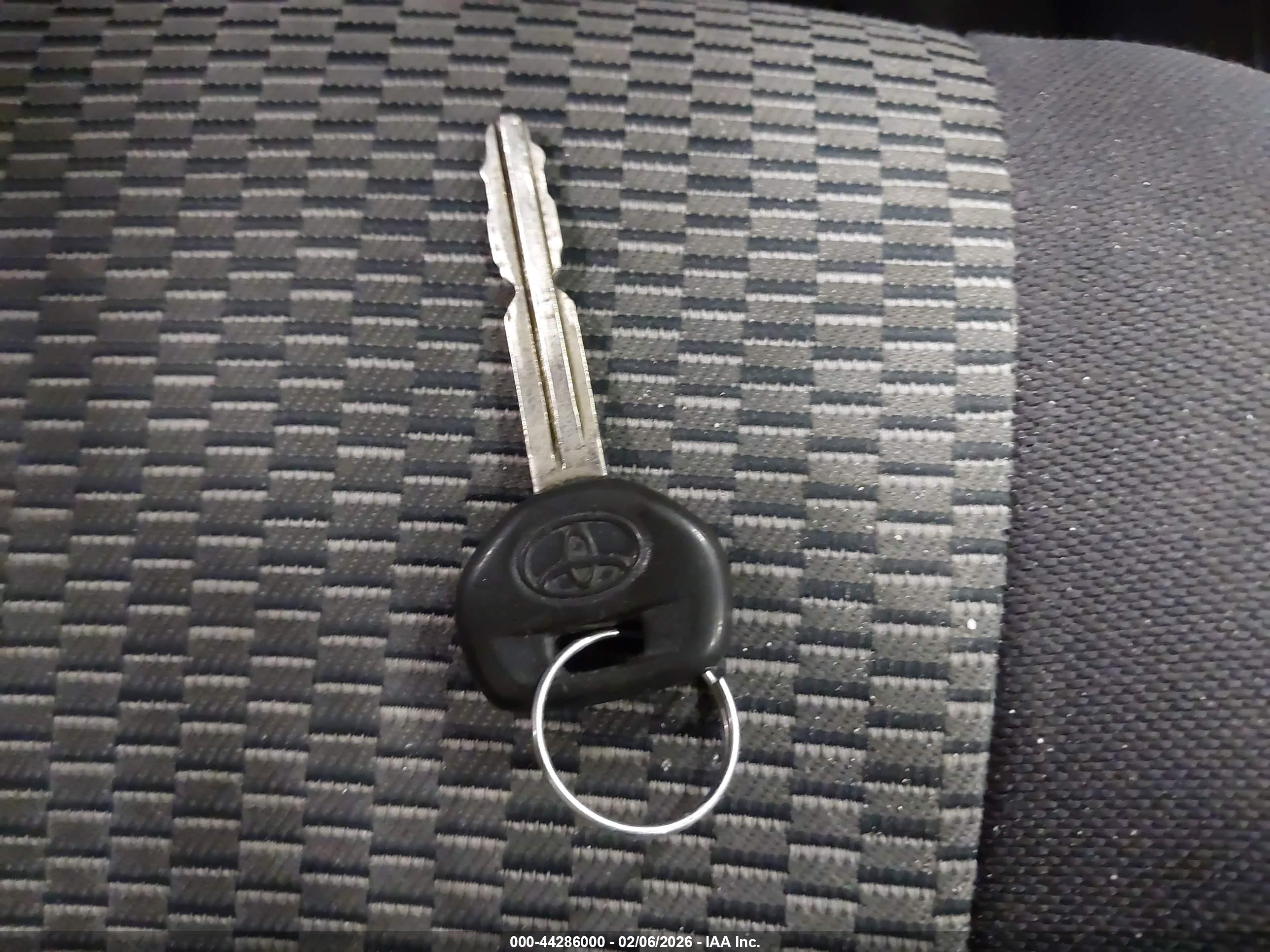 TOYOTA RAV4 image 11