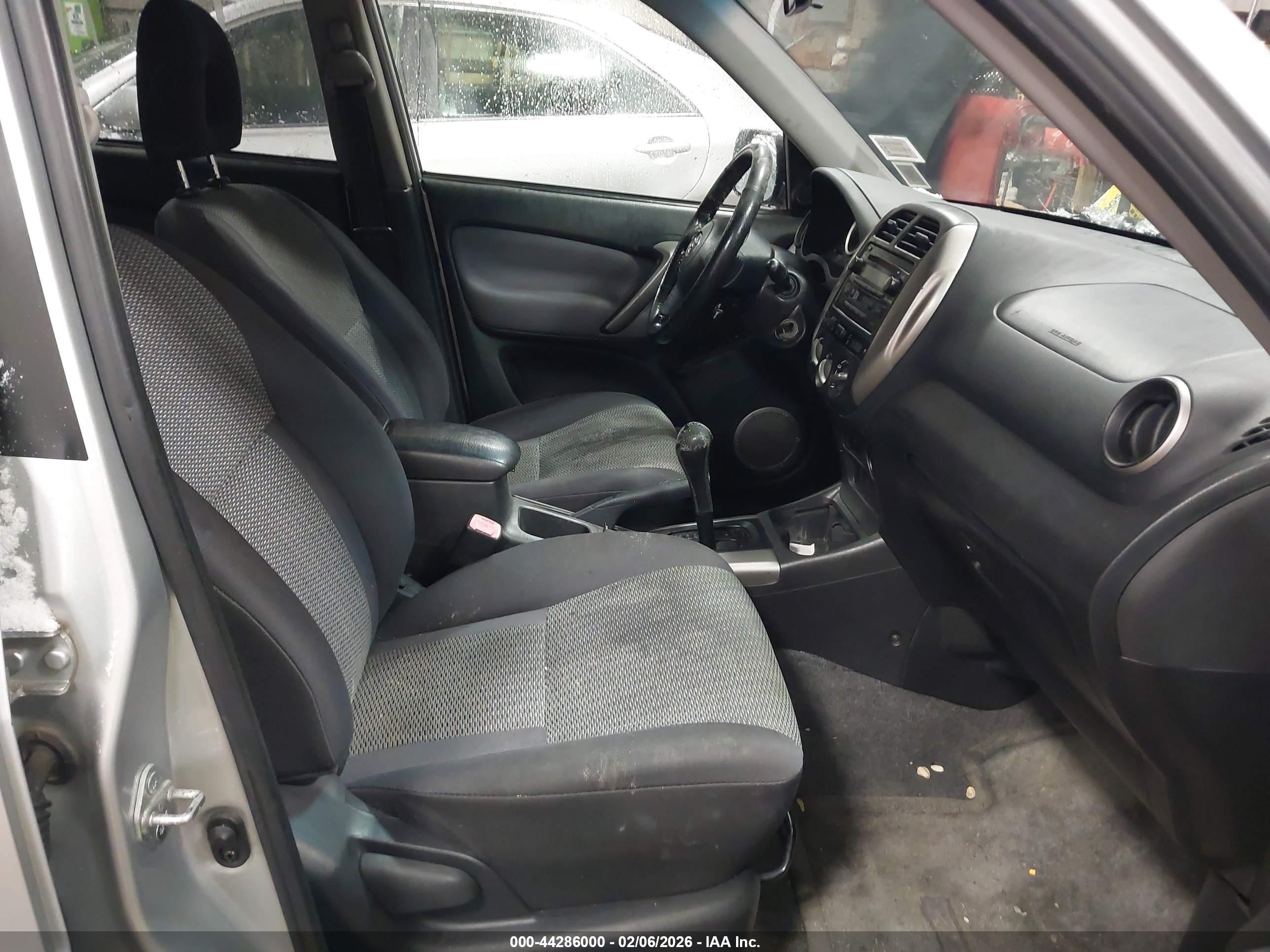 TOYOTA RAV4 image 5