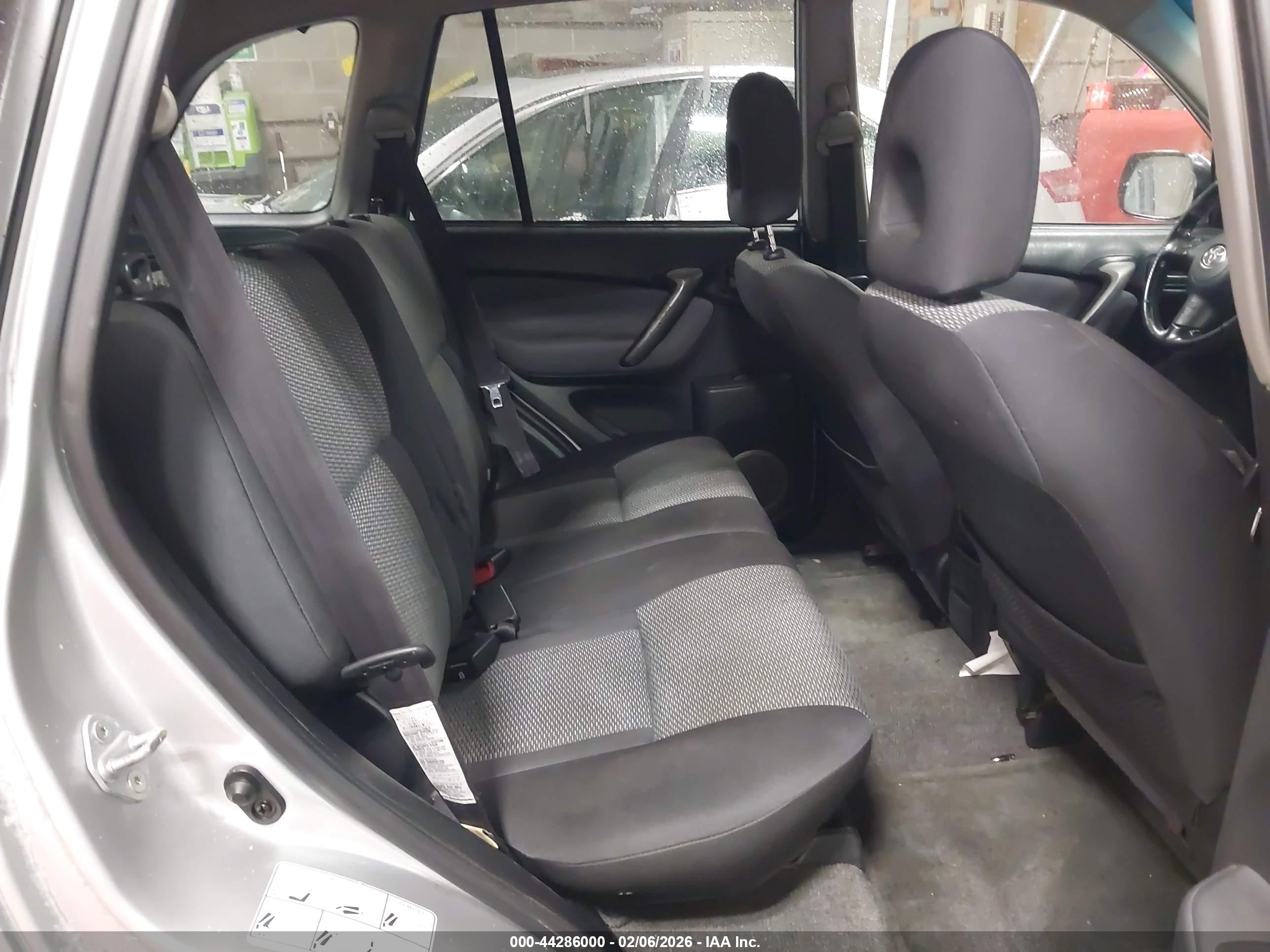 TOYOTA RAV4 image 8