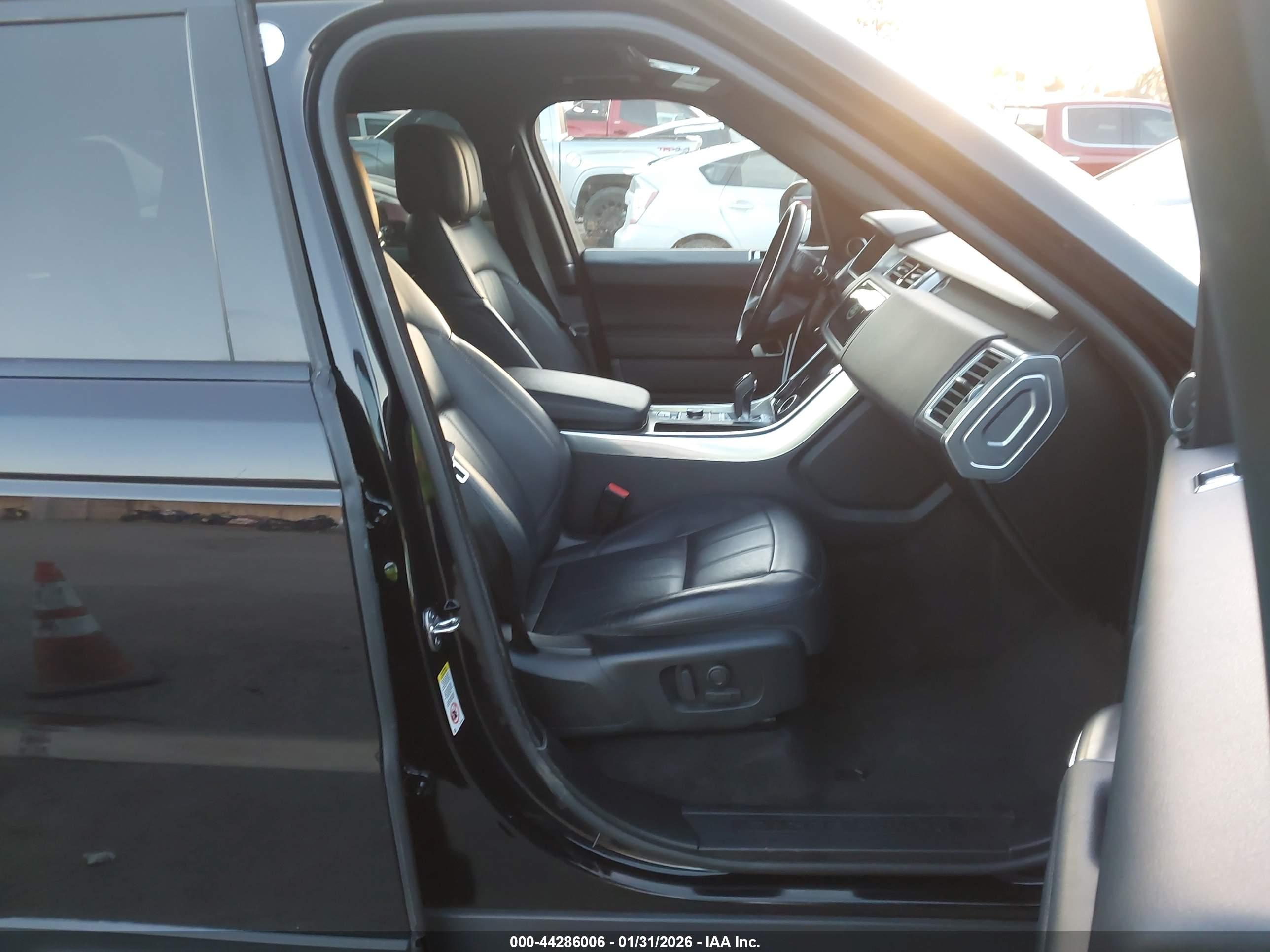 LAND ROVER image 5
