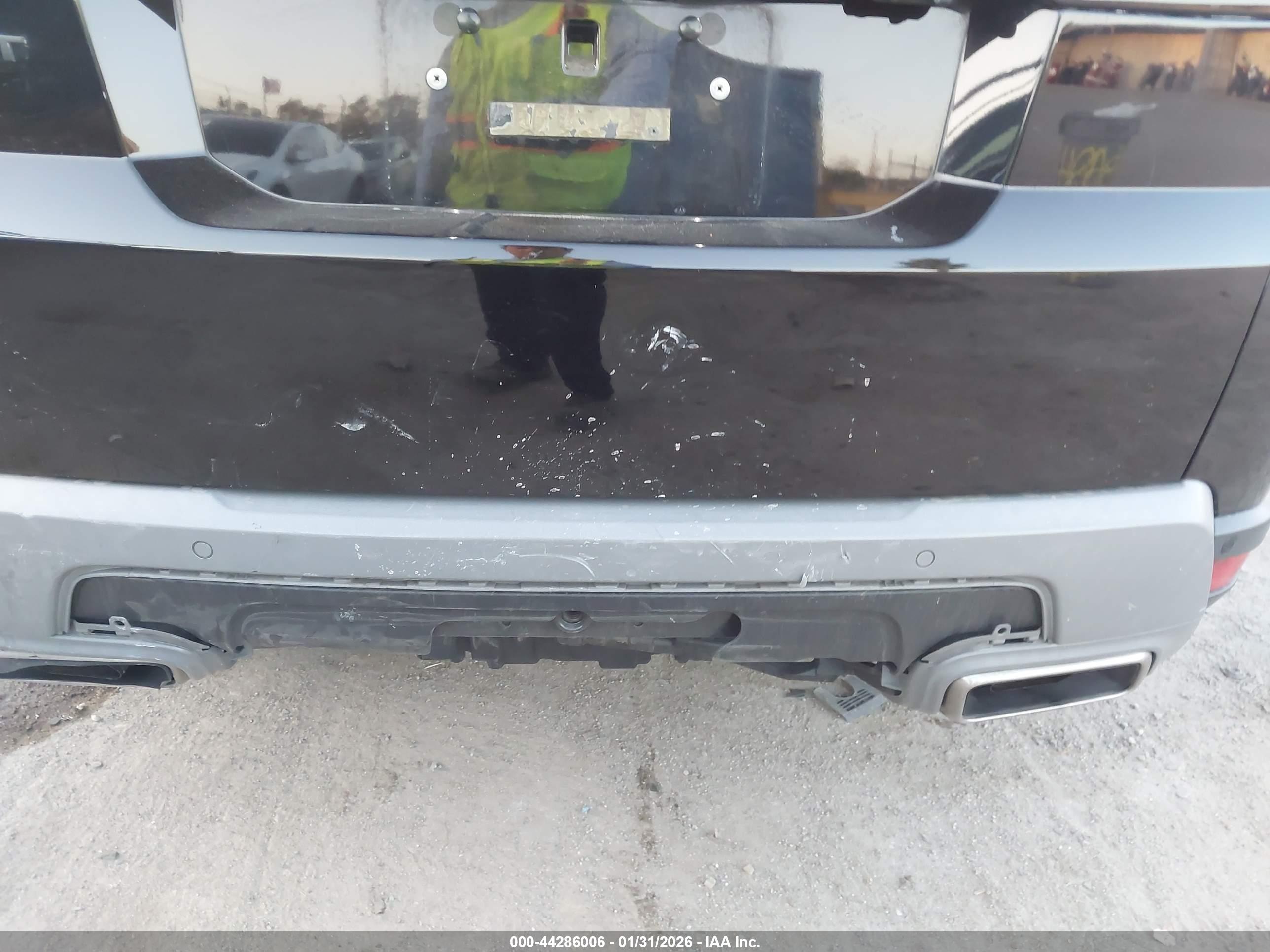 LAND ROVER image 6