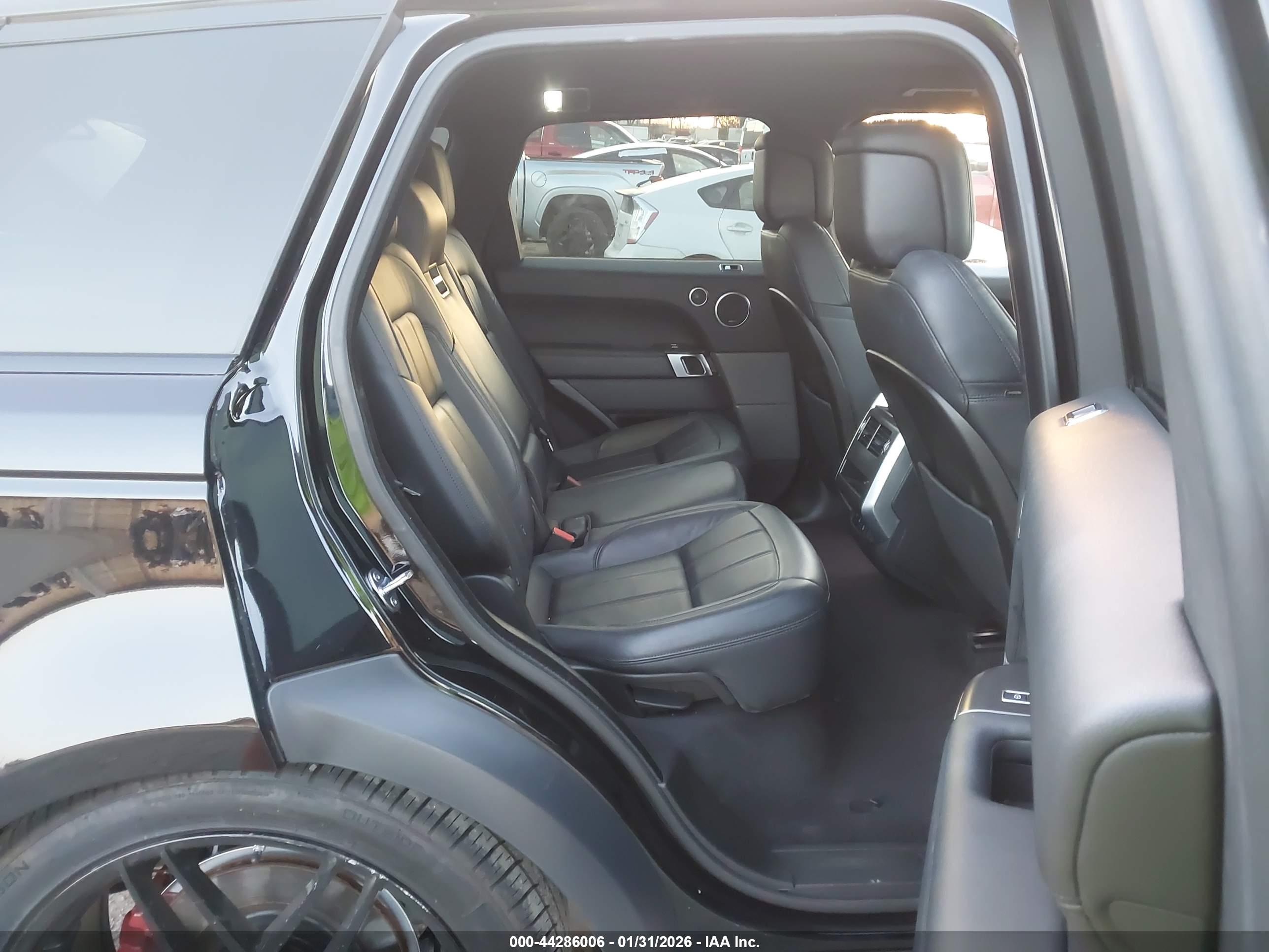 LAND ROVER image 8