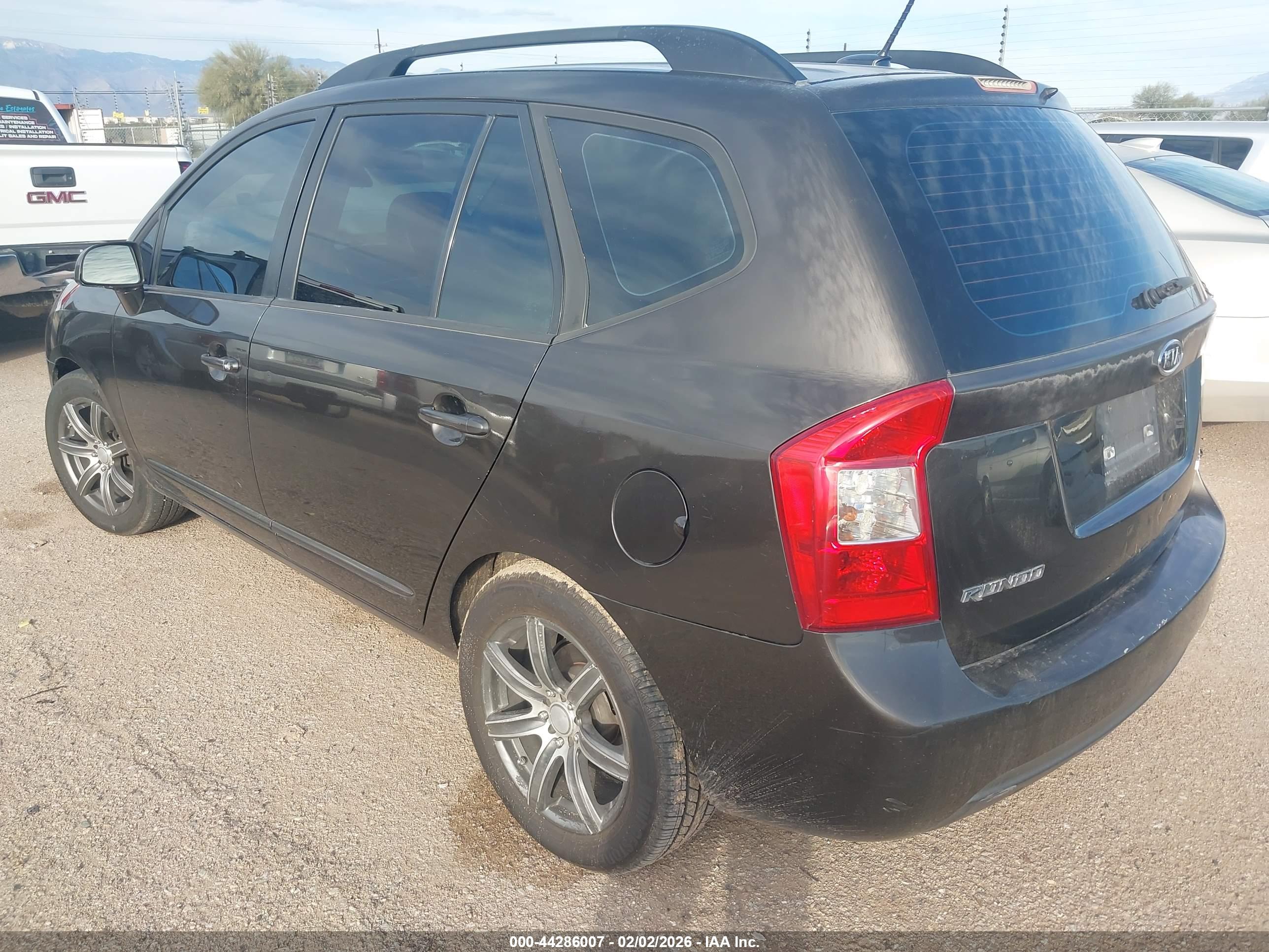 KIA RONDO image 3