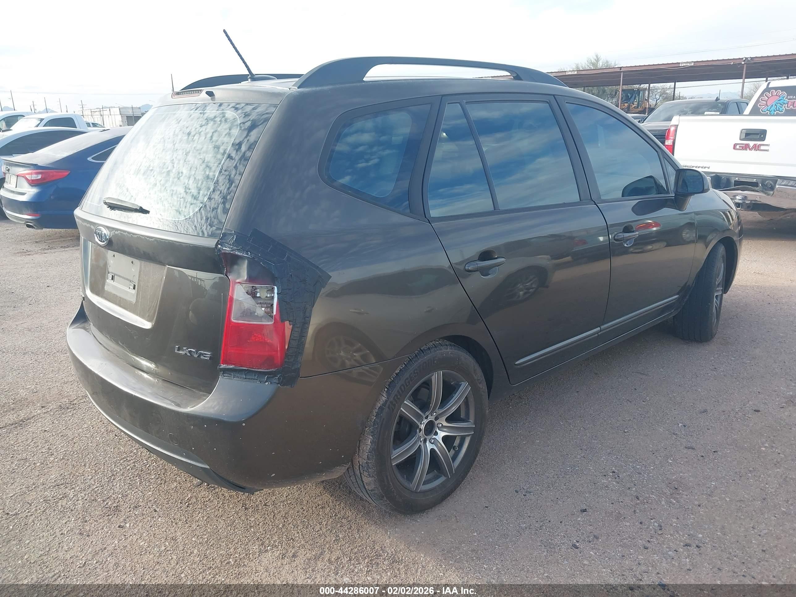 KIA RONDO image 4