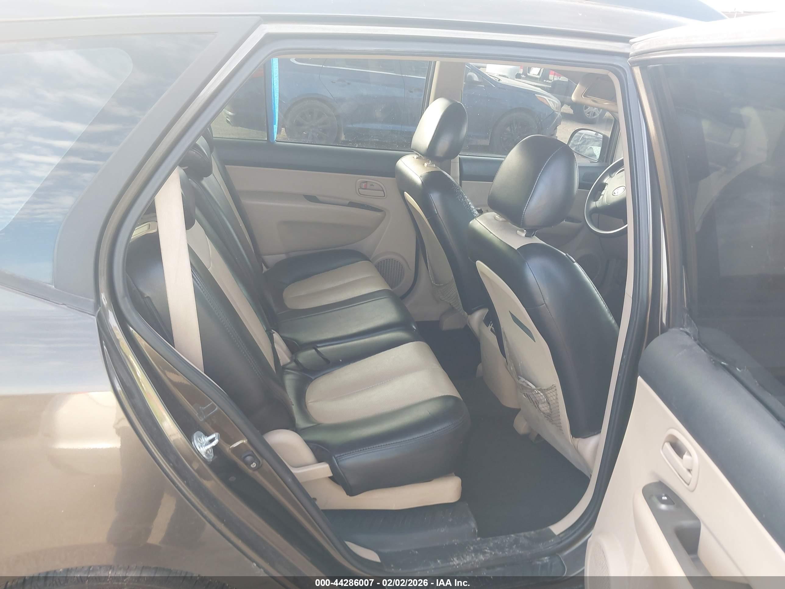 KIA RONDO image 8