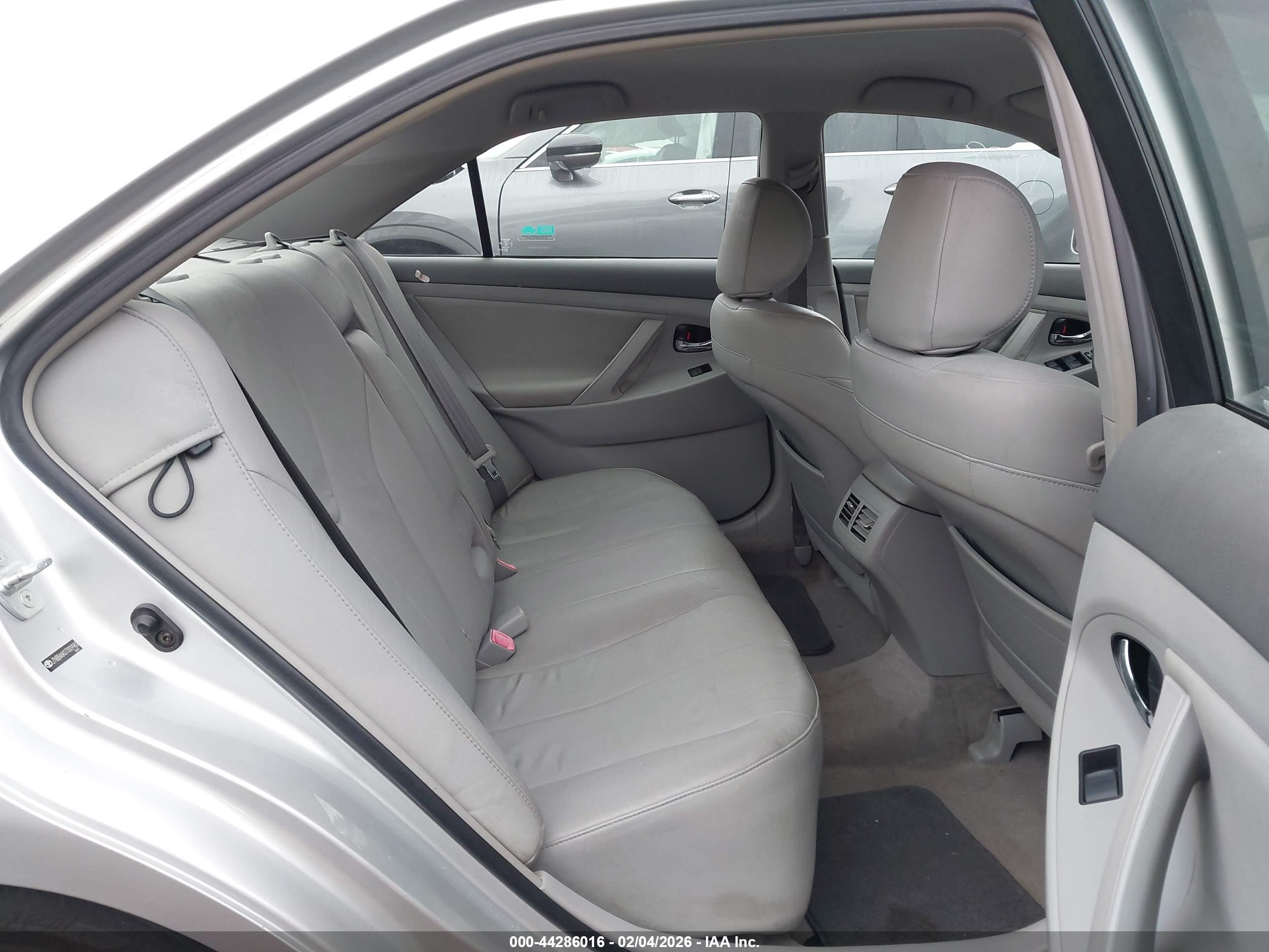 TOYOTA CAMRY image 8