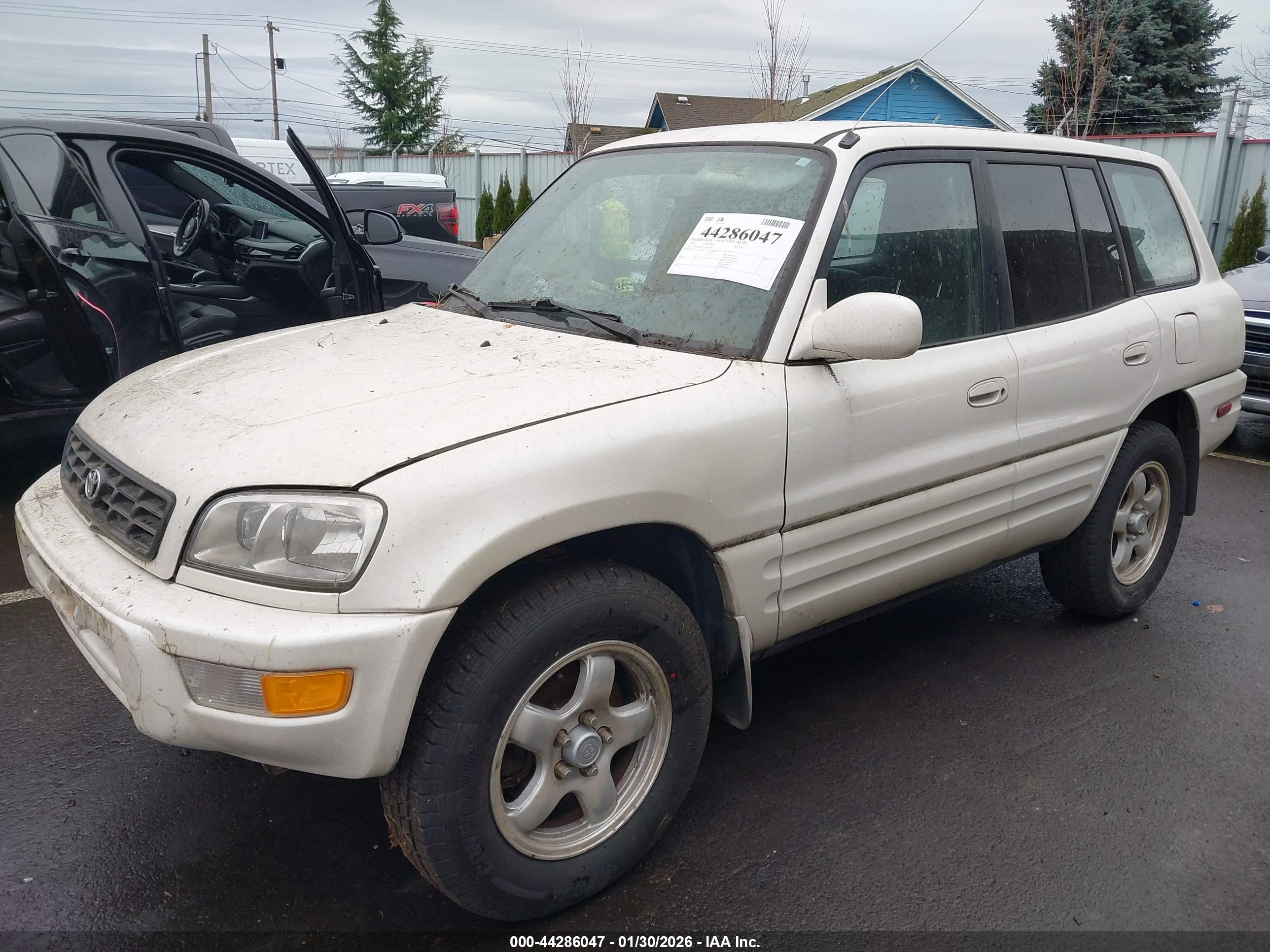 TOYOTA RAV4 image 2