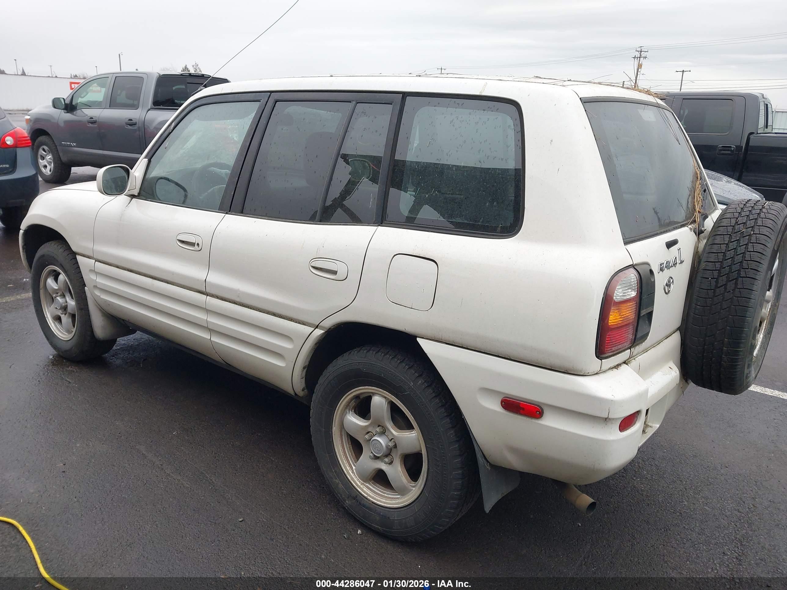 TOYOTA RAV4 image 3