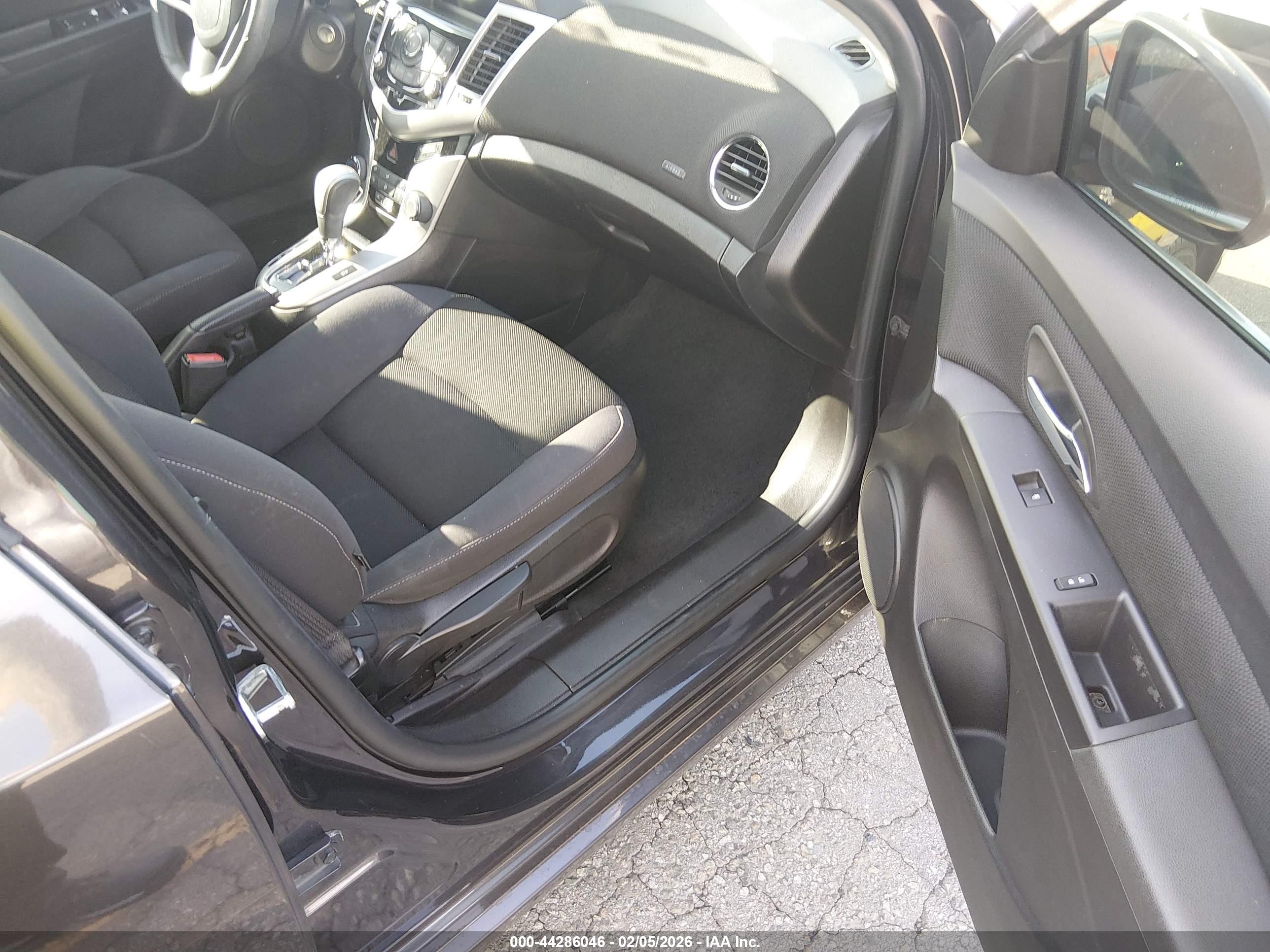 CHEVROLET CRUZE image 5