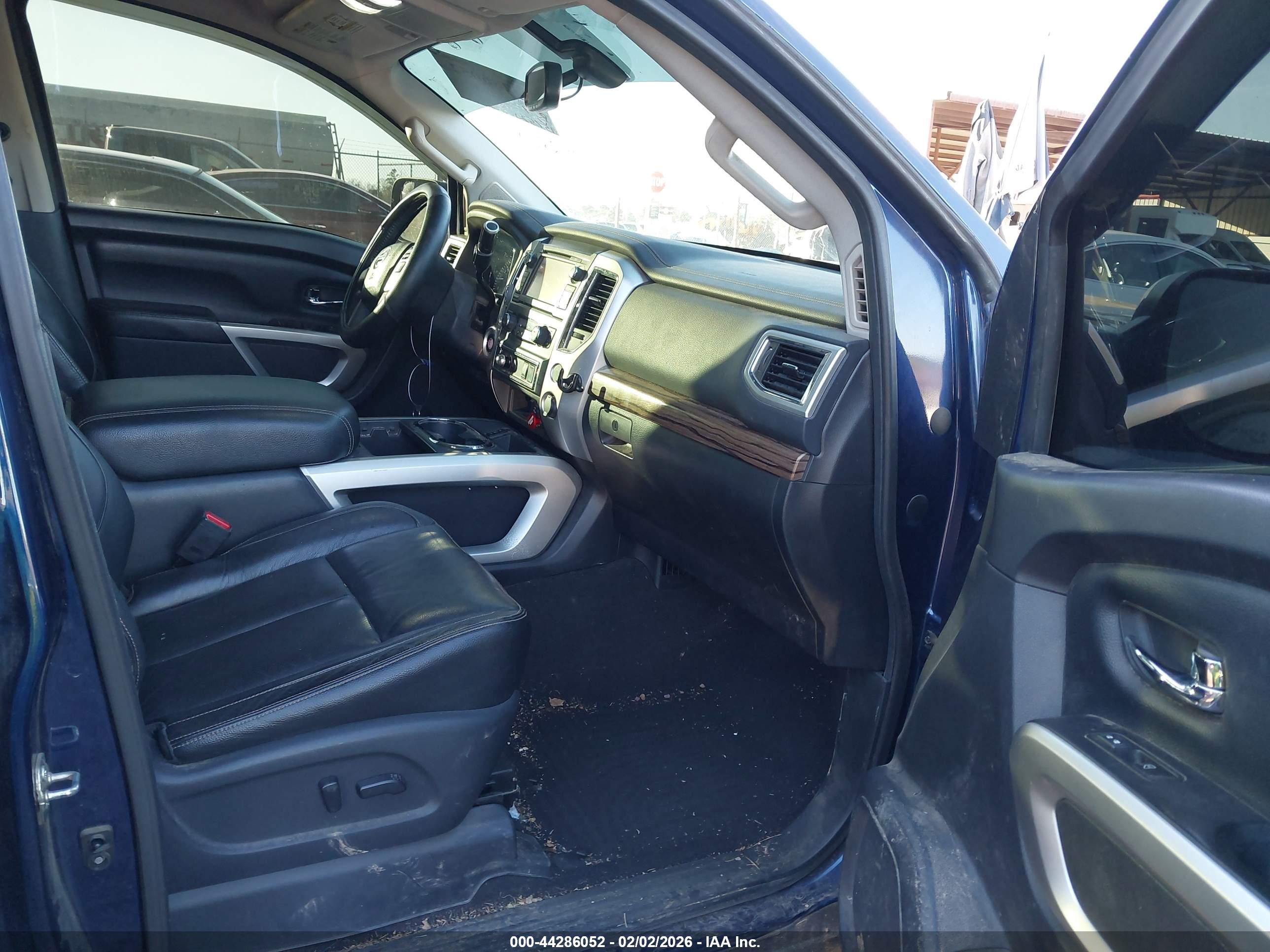 NISSAN TITAN image 5