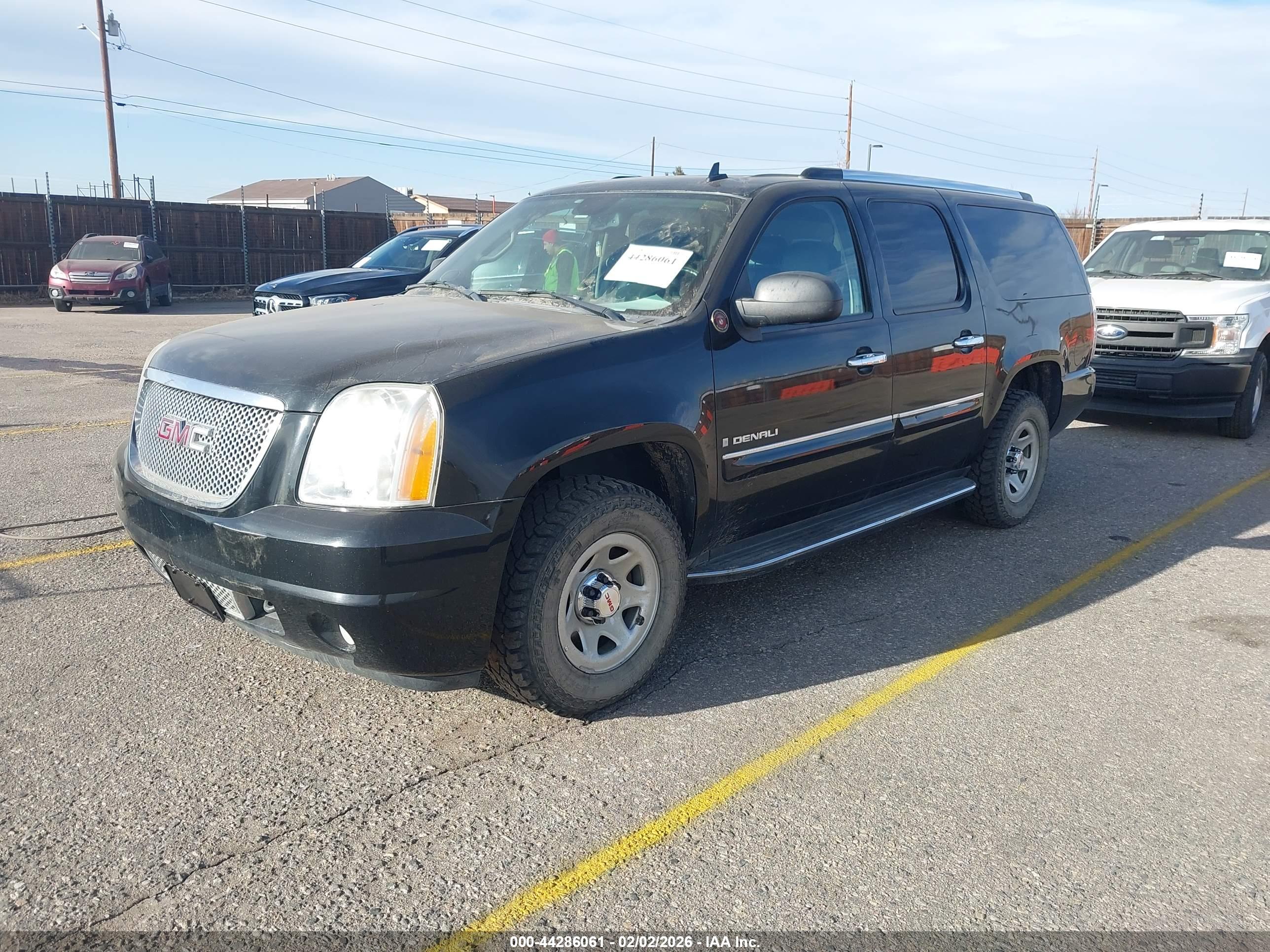 GMC YUKON image 2
