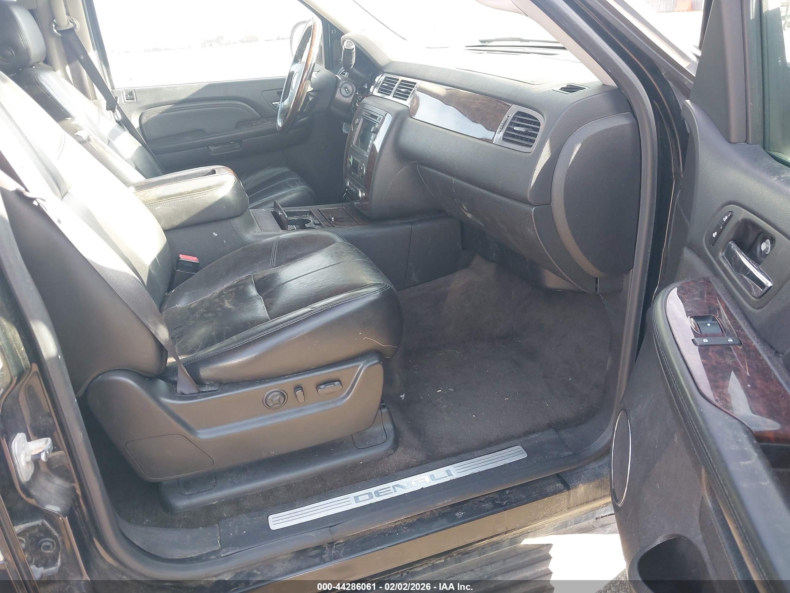 GMC YUKON image 5