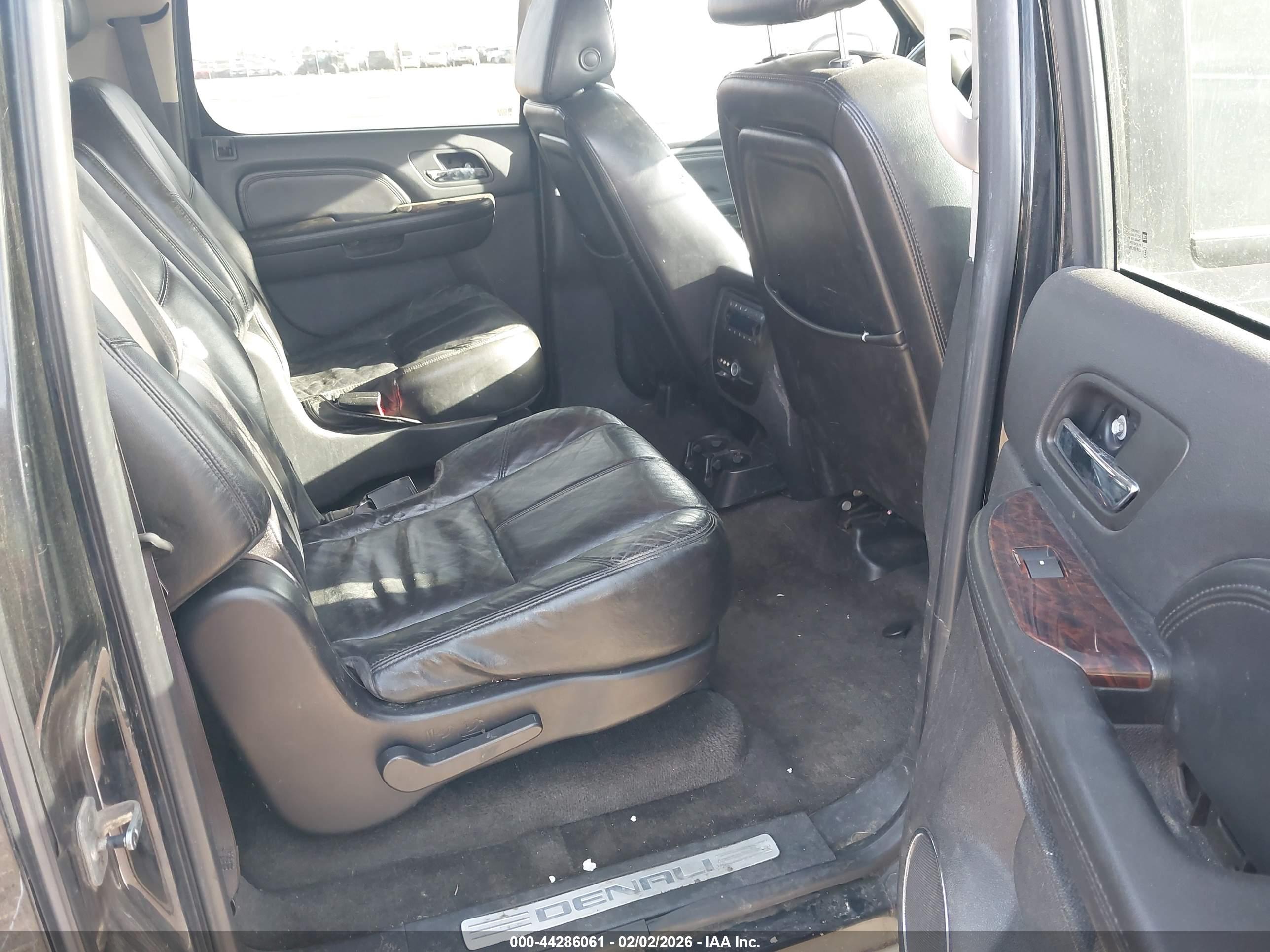 GMC YUKON image 8