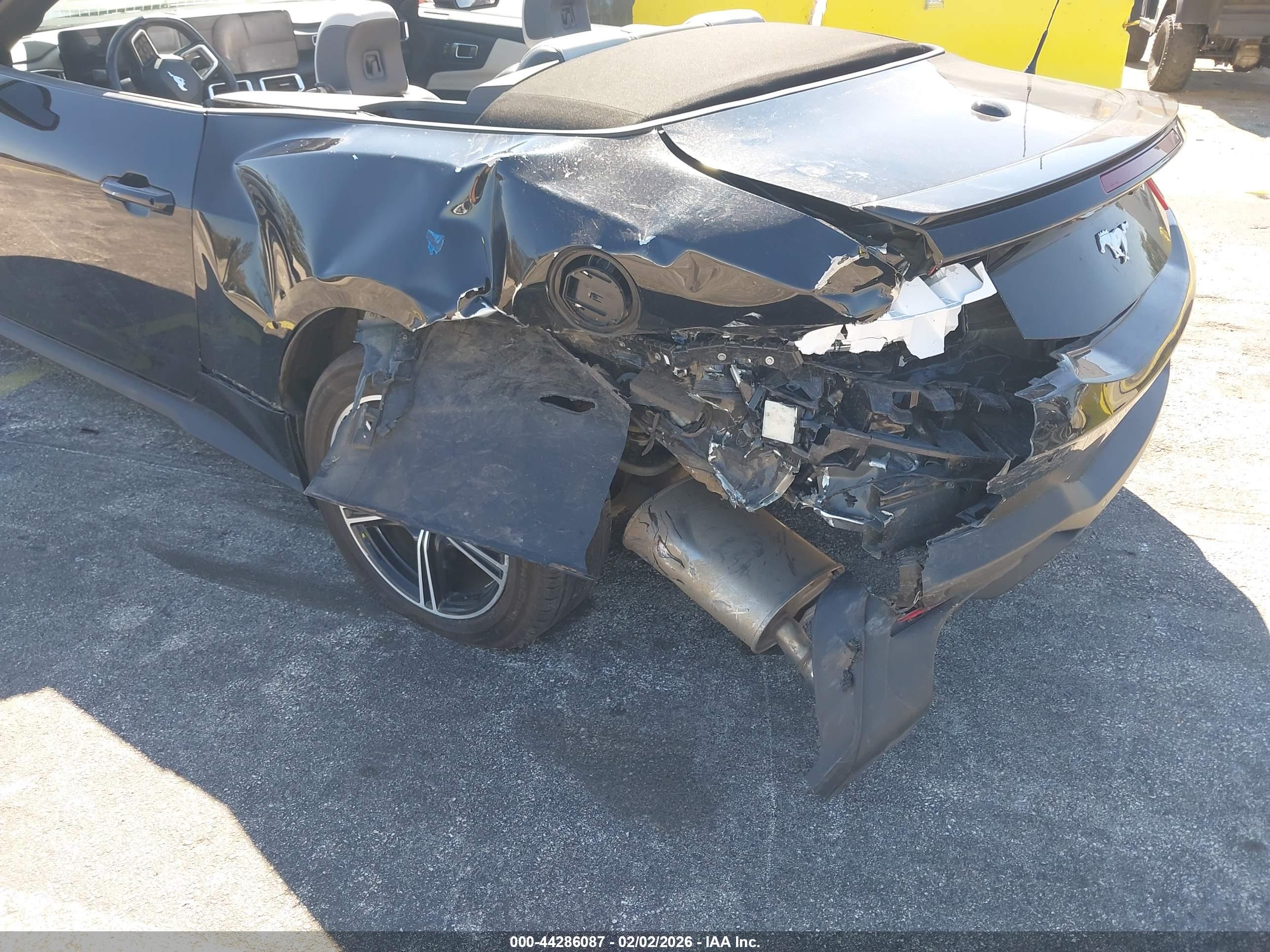 FORD MUSTANG image 6