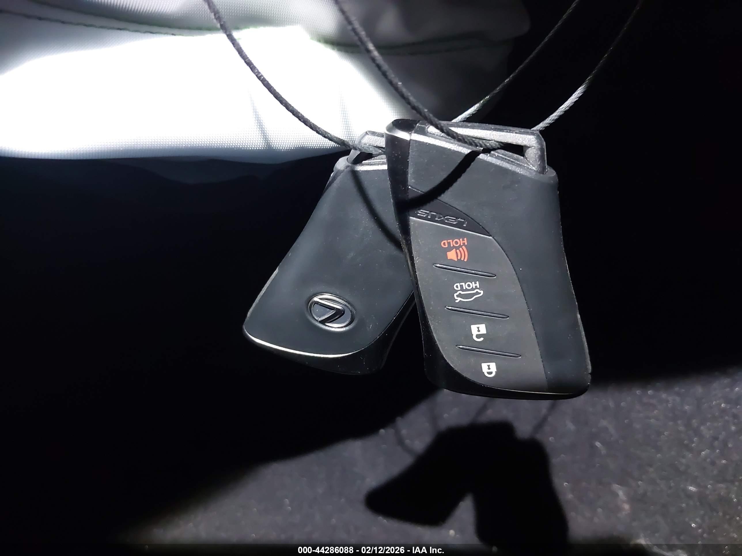 LEXUS ES image 11
