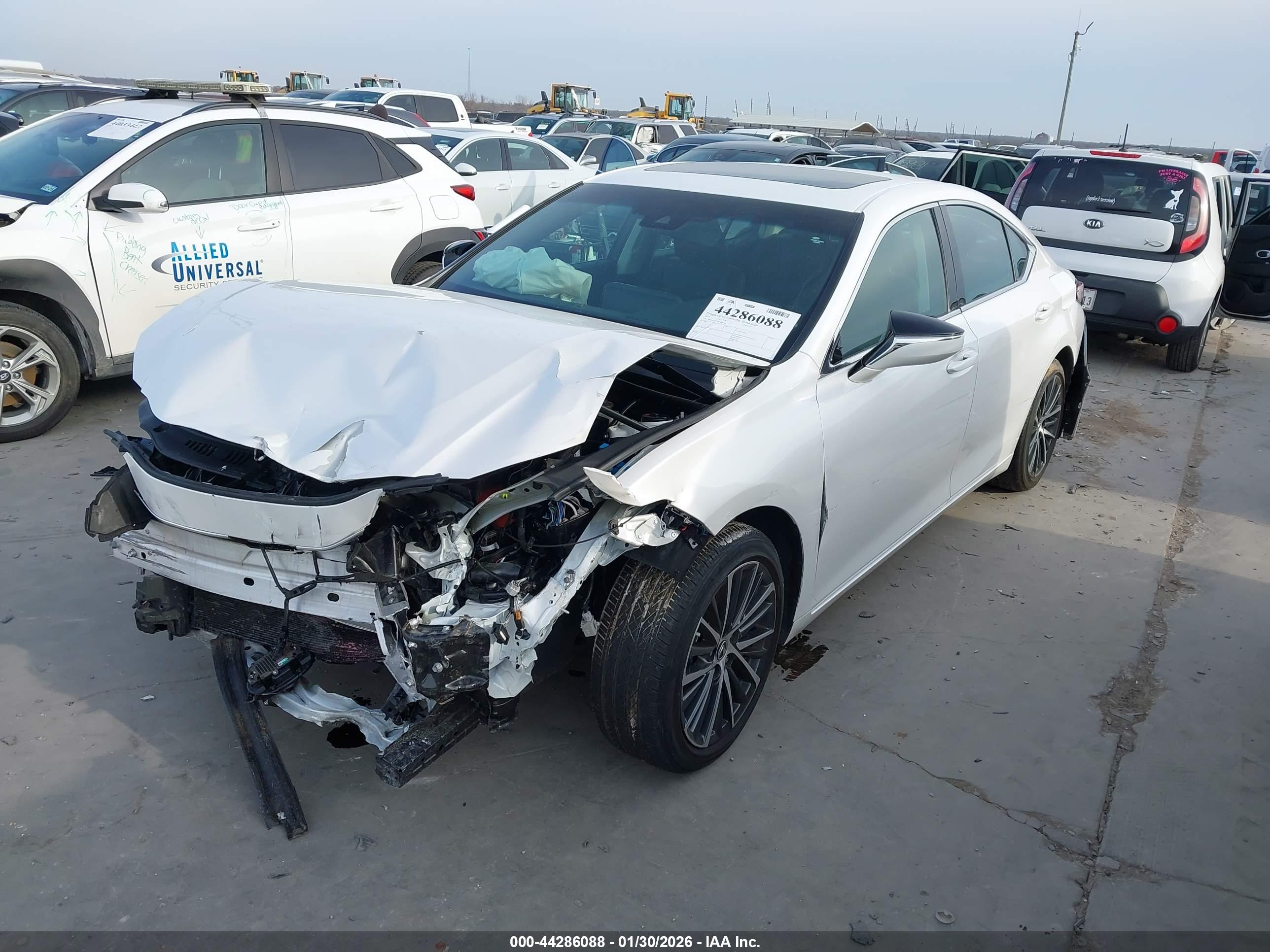 LEXUS ES image 2