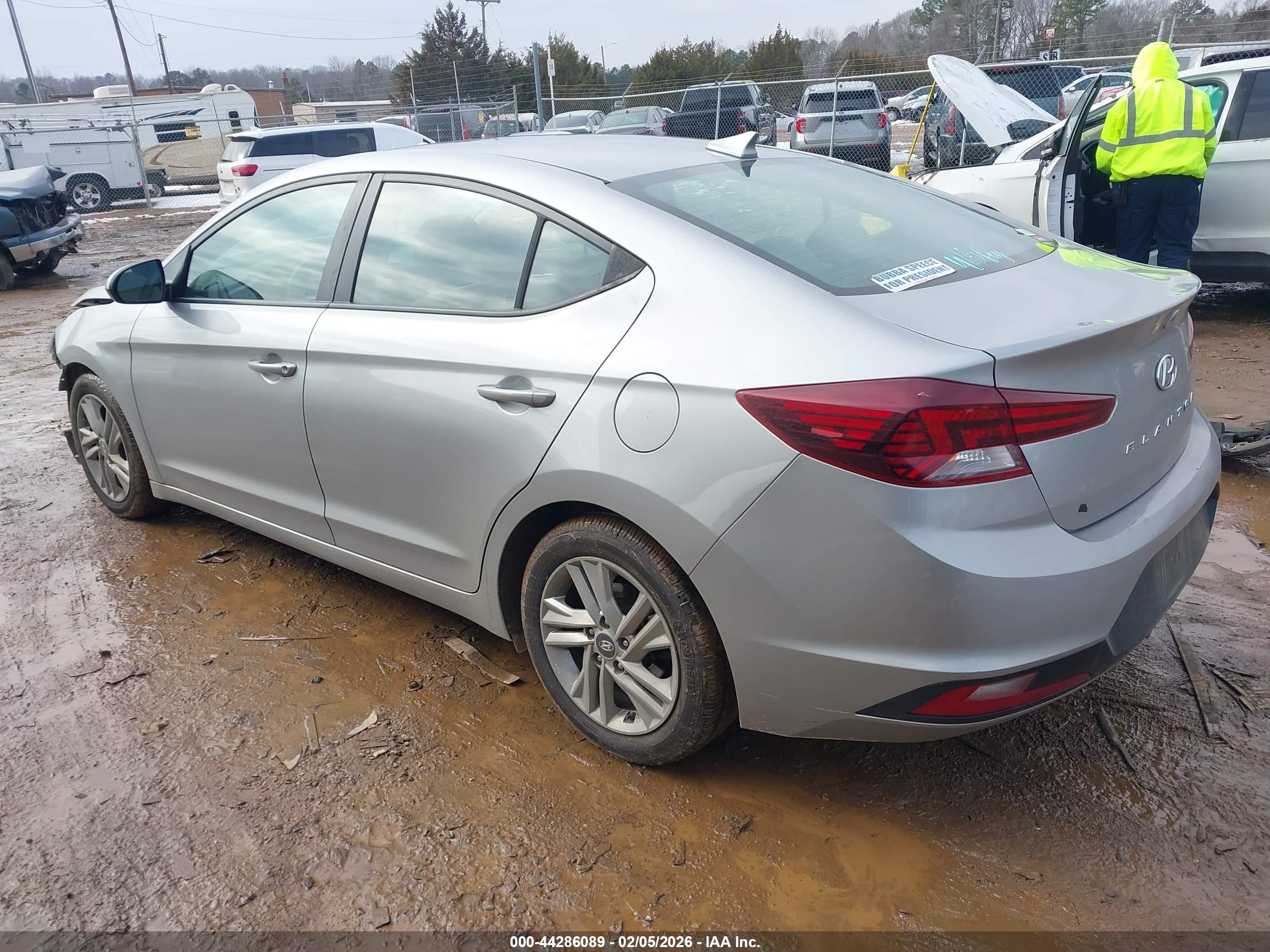 HYUNDAI ELANTRA image 3