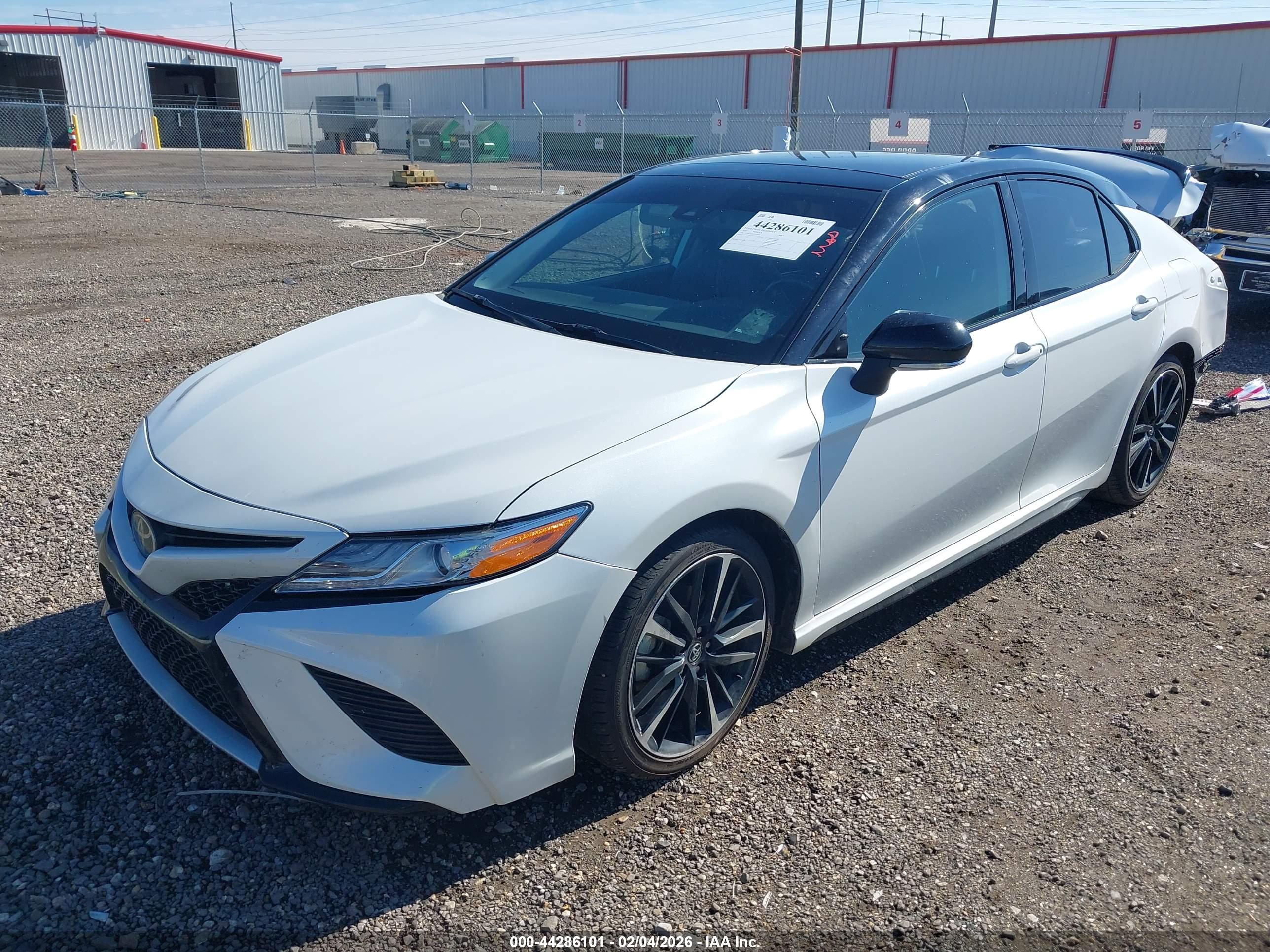 TOYOTA CAMRY image 2