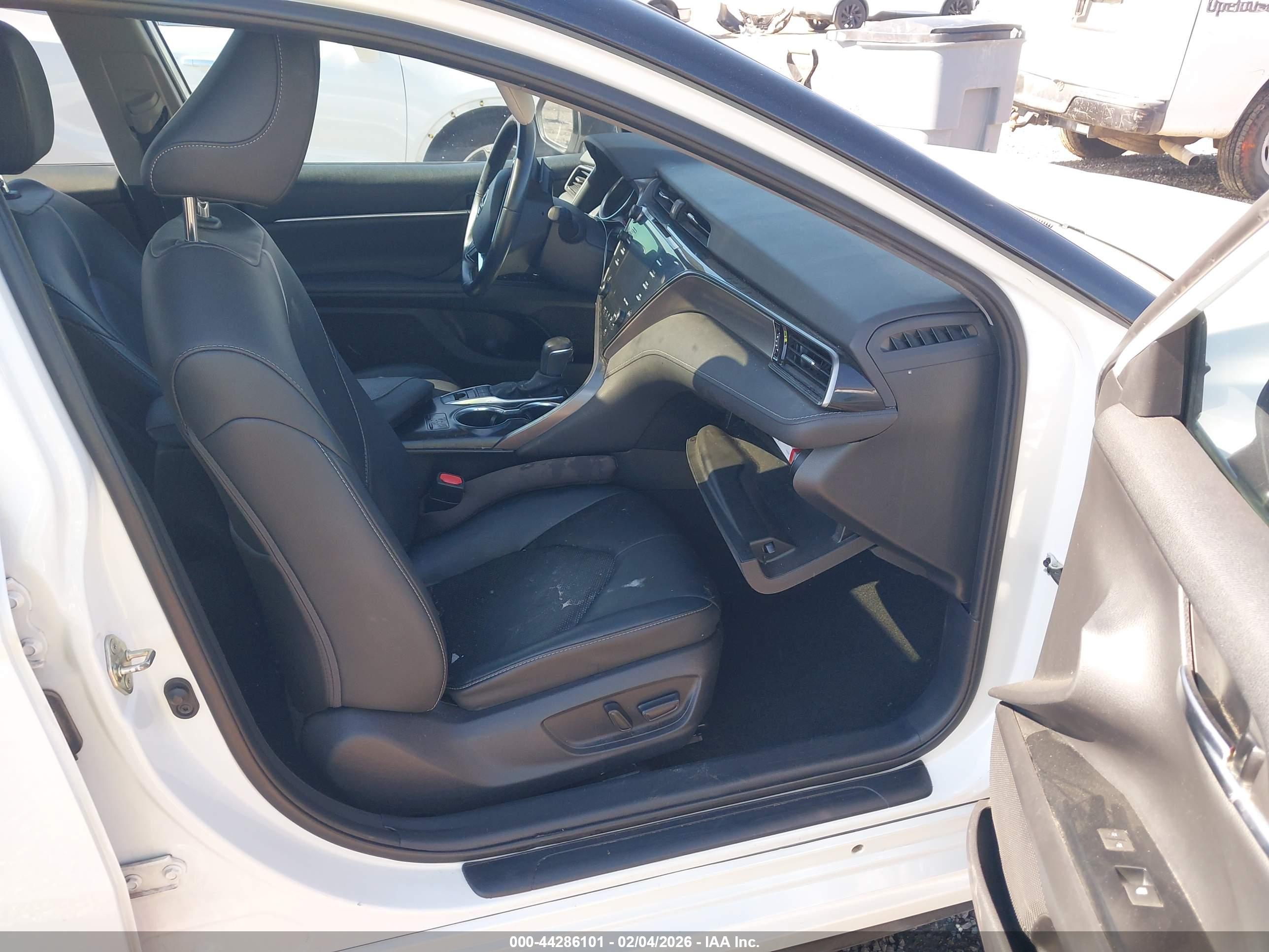 TOYOTA CAMRY image 5