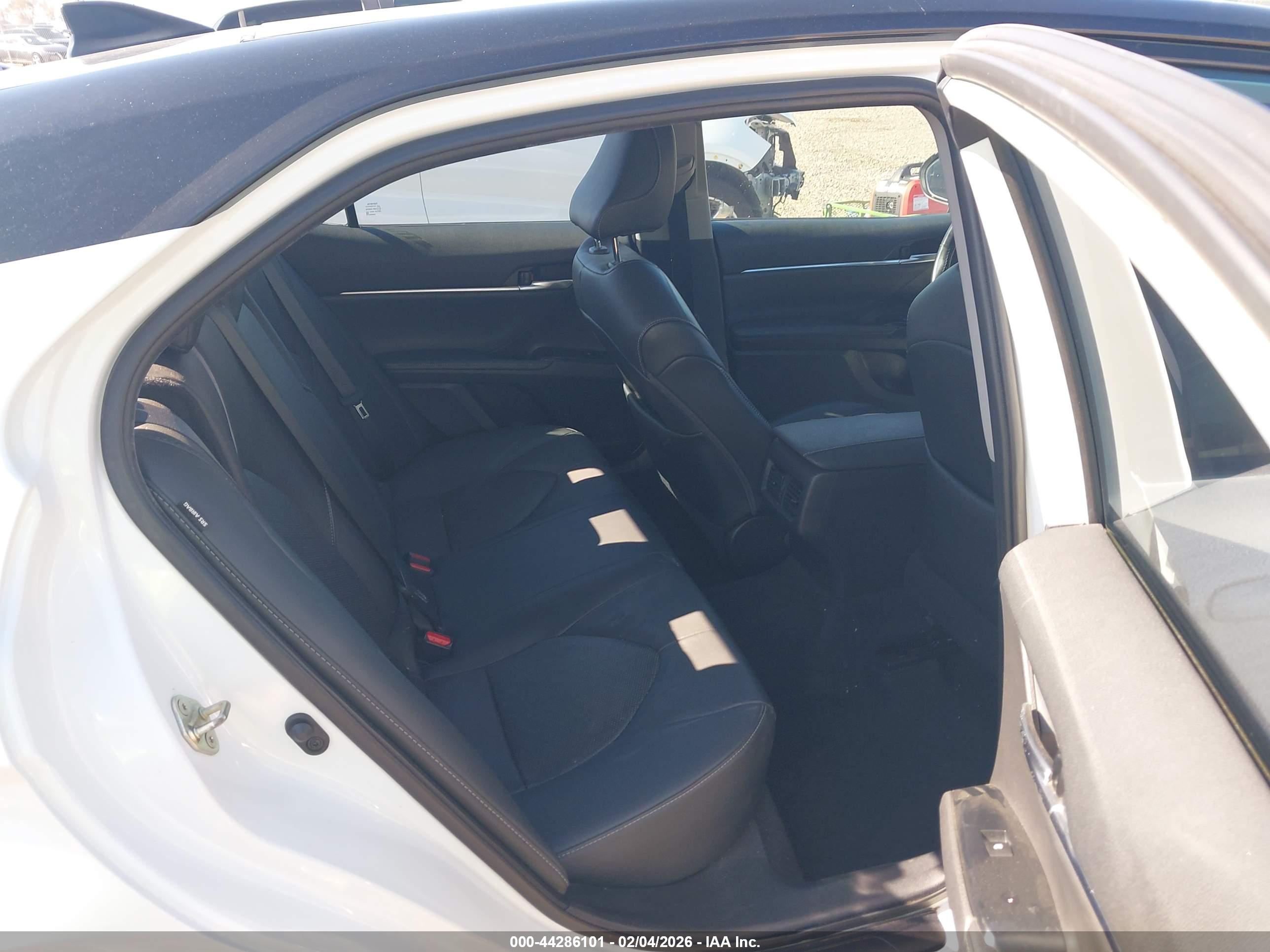 TOYOTA CAMRY image 8