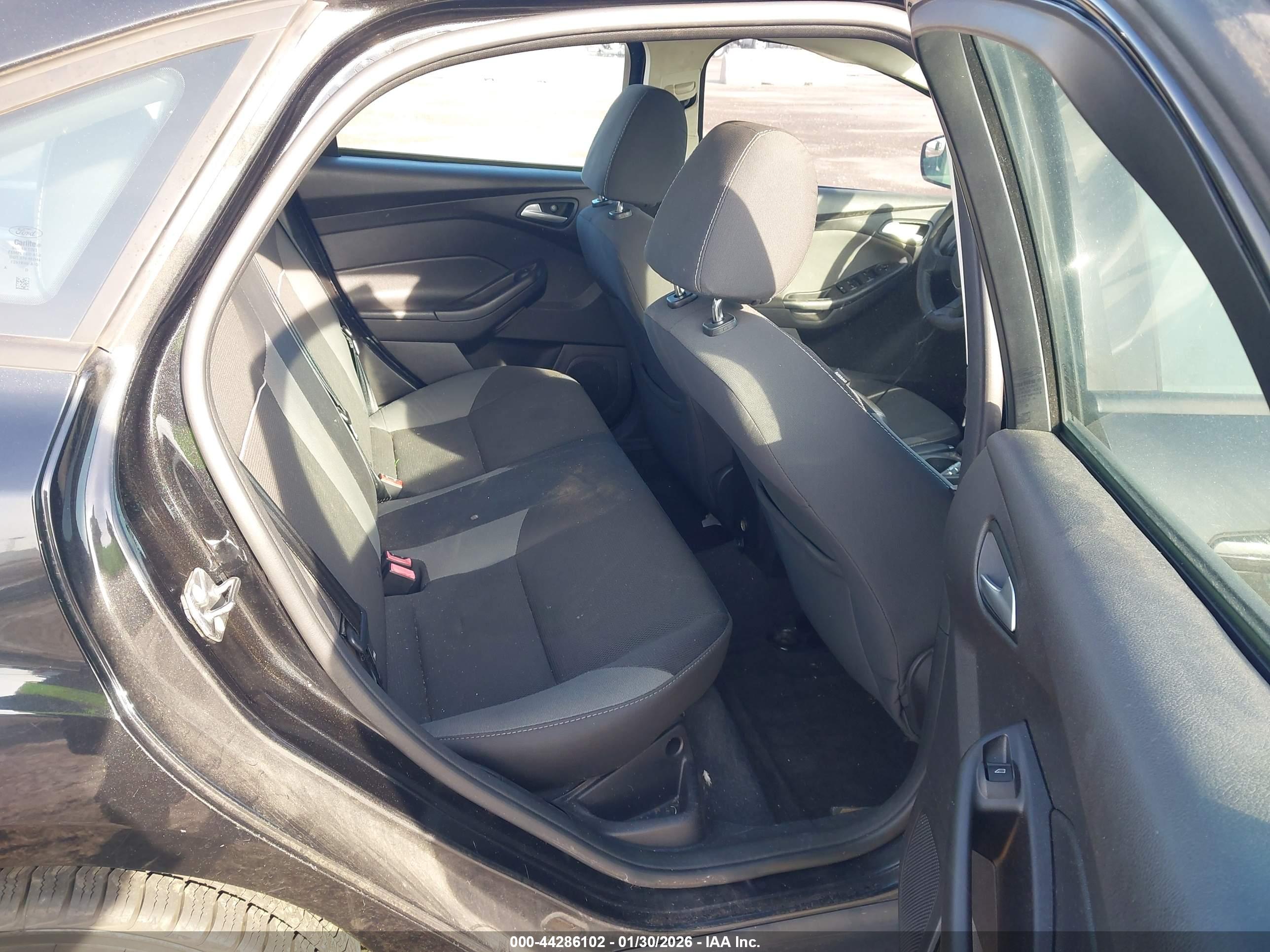 FORD FOCUS image 8