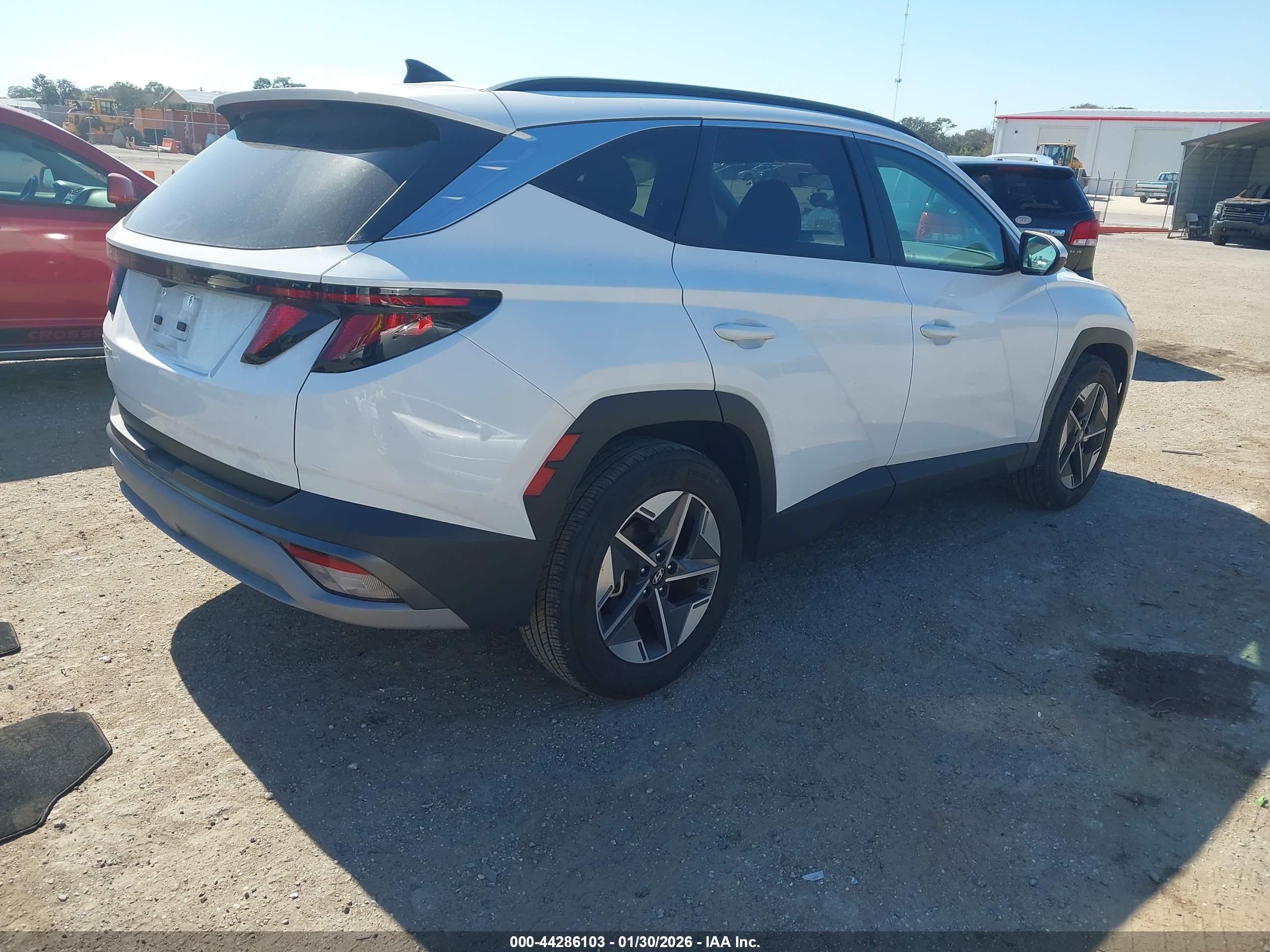 HYUNDAI TUCSON image 4