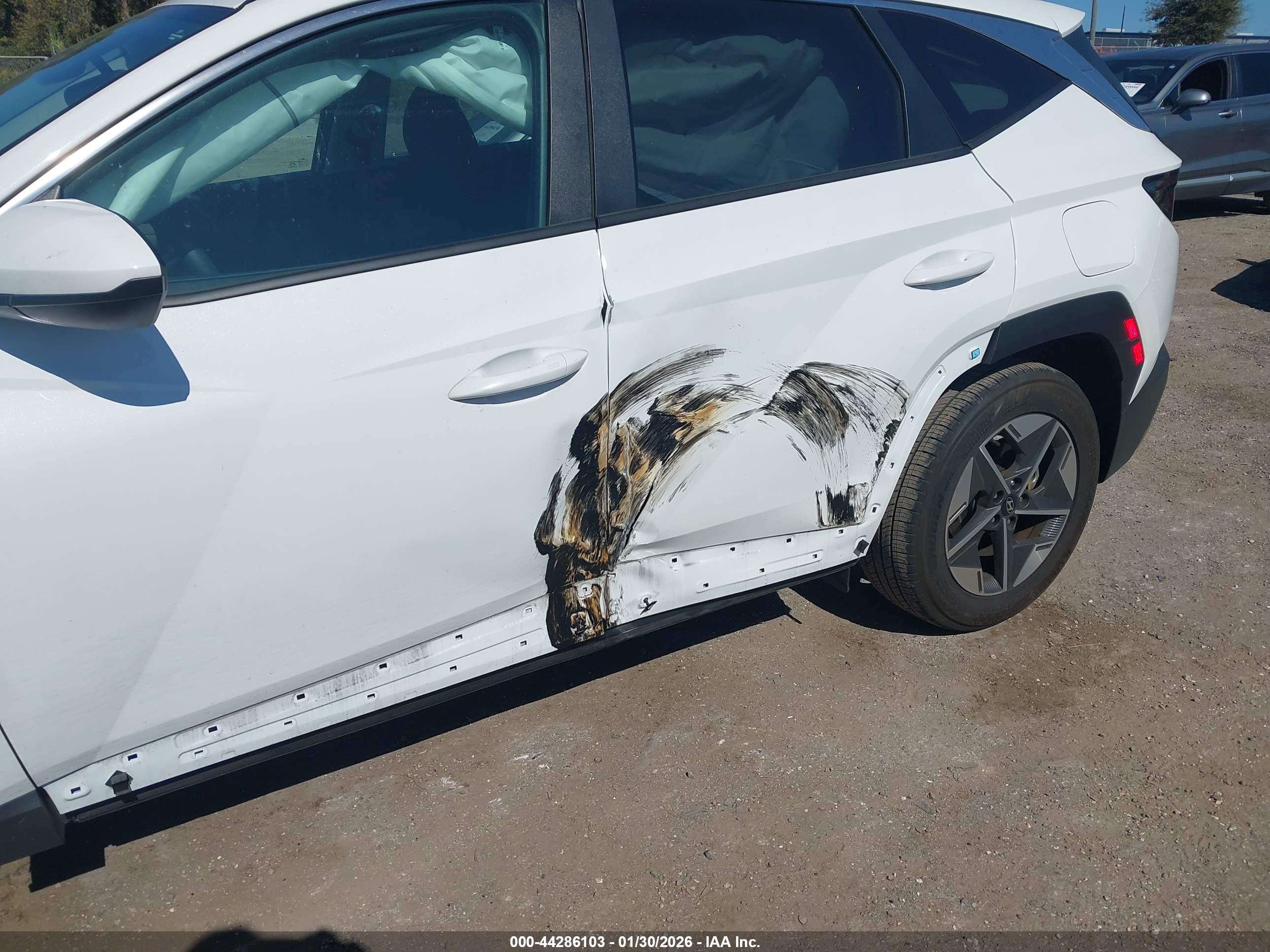 HYUNDAI TUCSON image 6