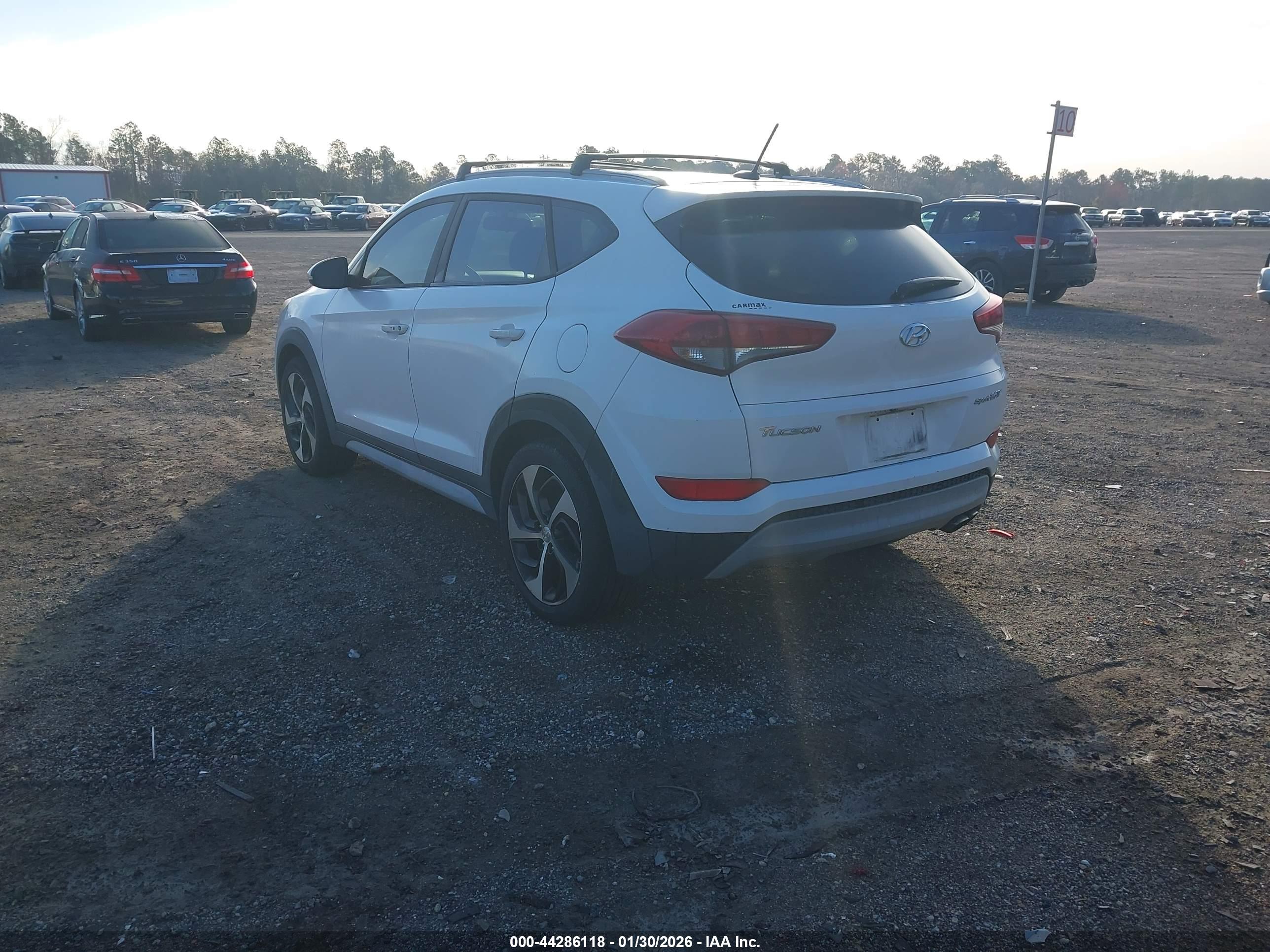 HYUNDAI TUCSON image 3