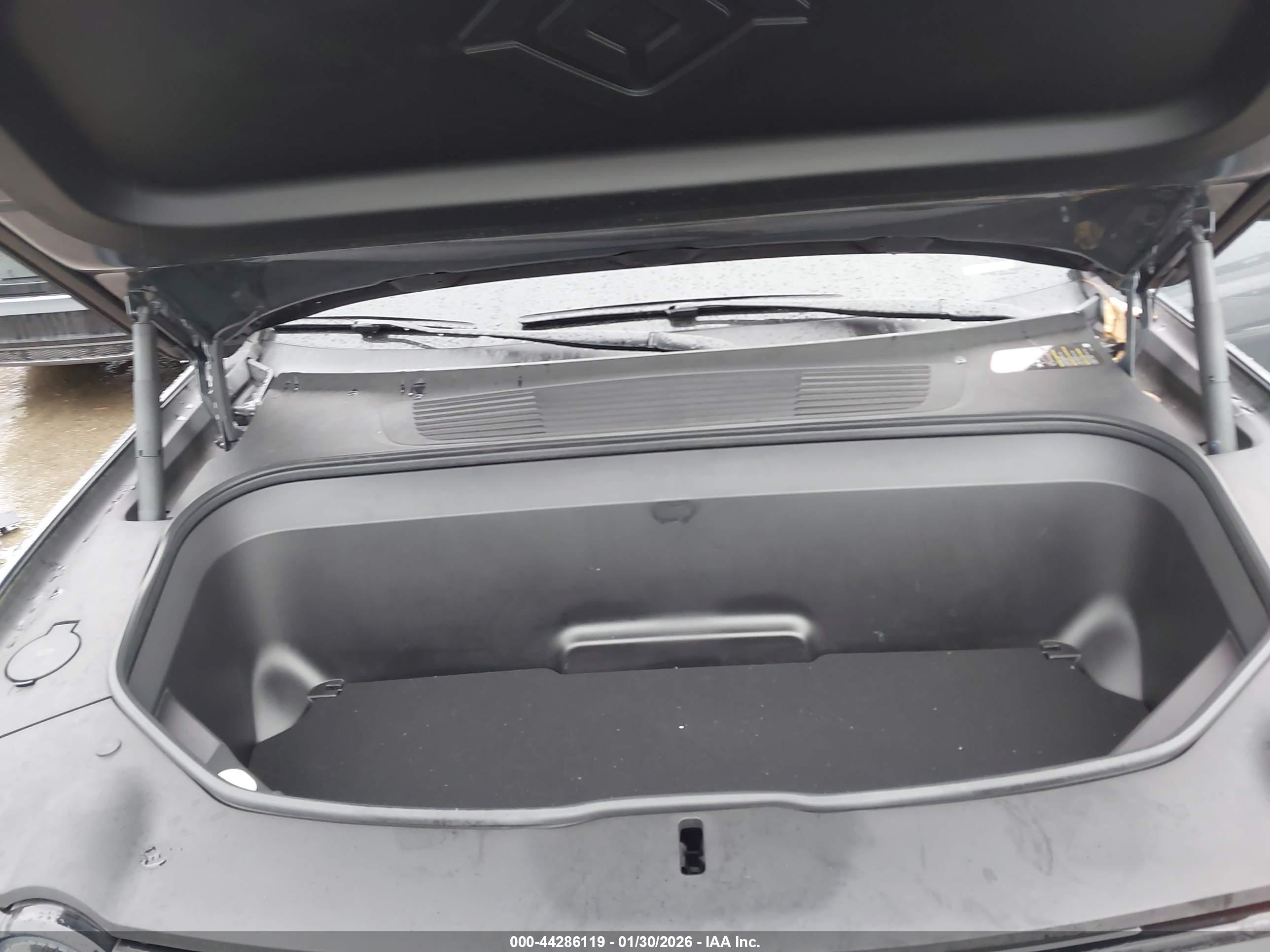 RIVIAN R1S image 10