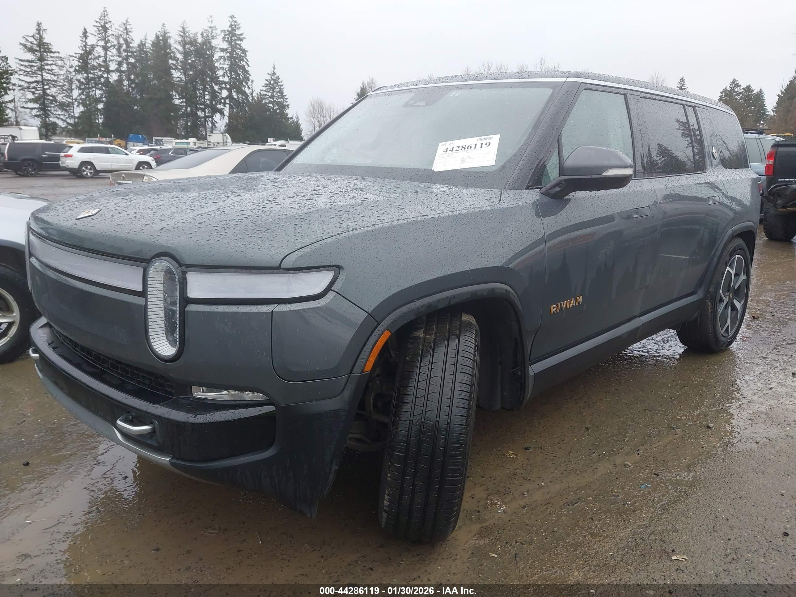 RIVIAN R1S image 2