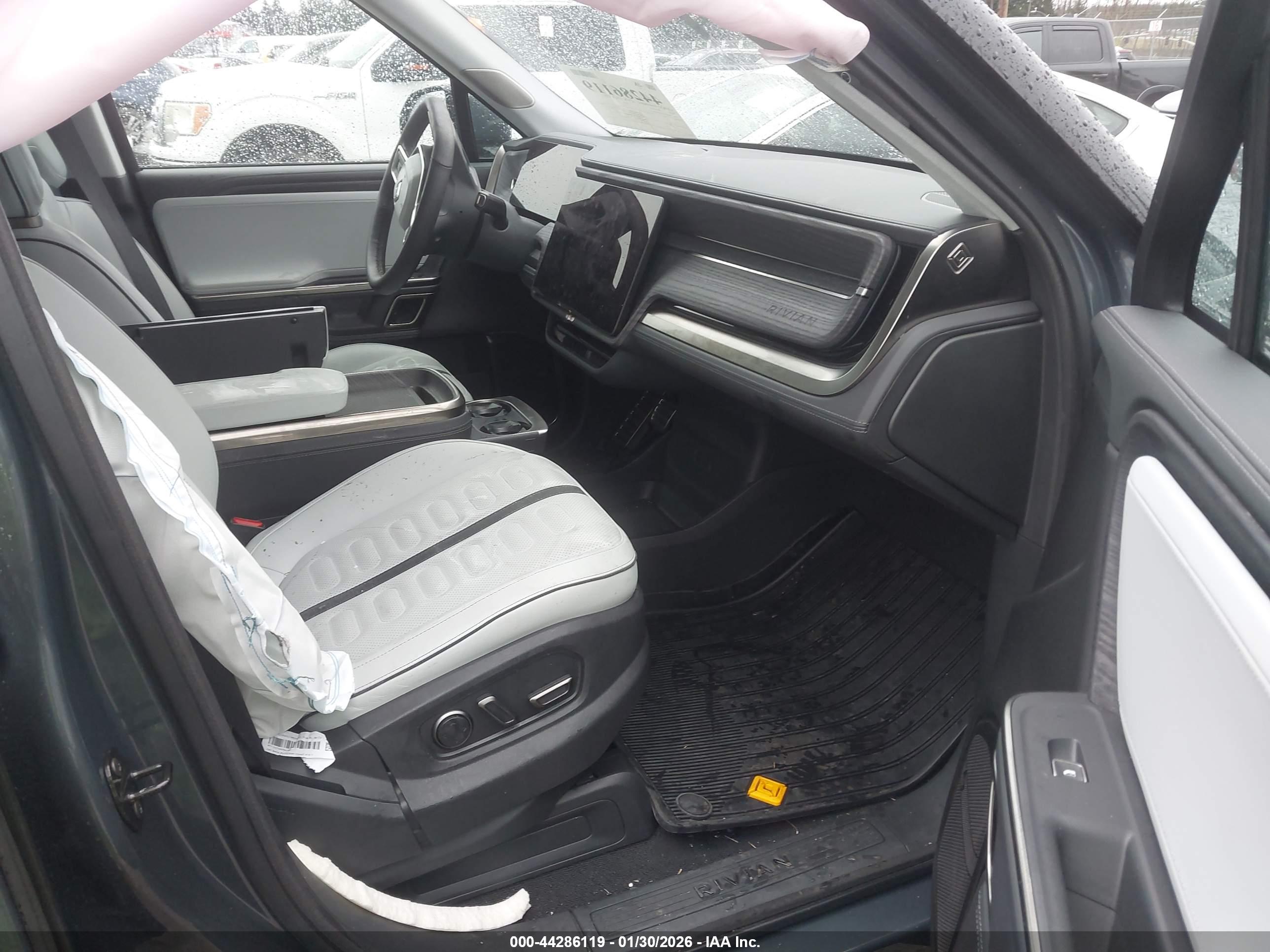 RIVIAN R1S image 5