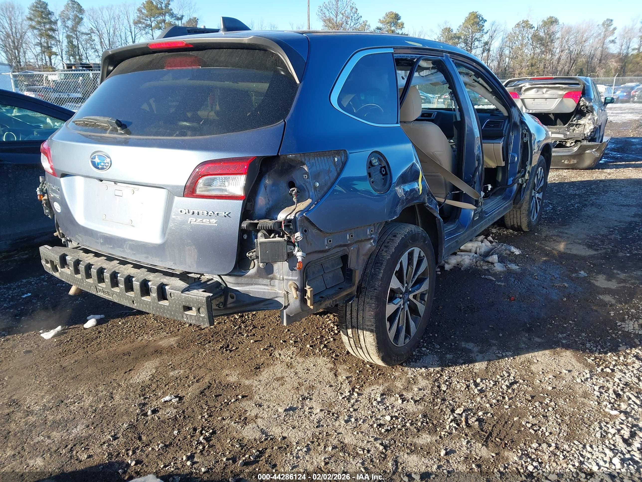 SUBARU OUTBACK image 4