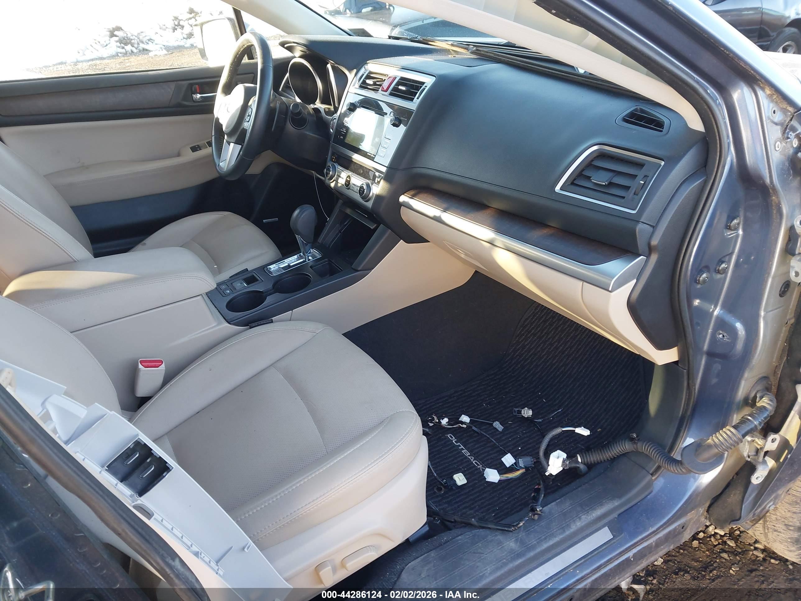 SUBARU OUTBACK image 5