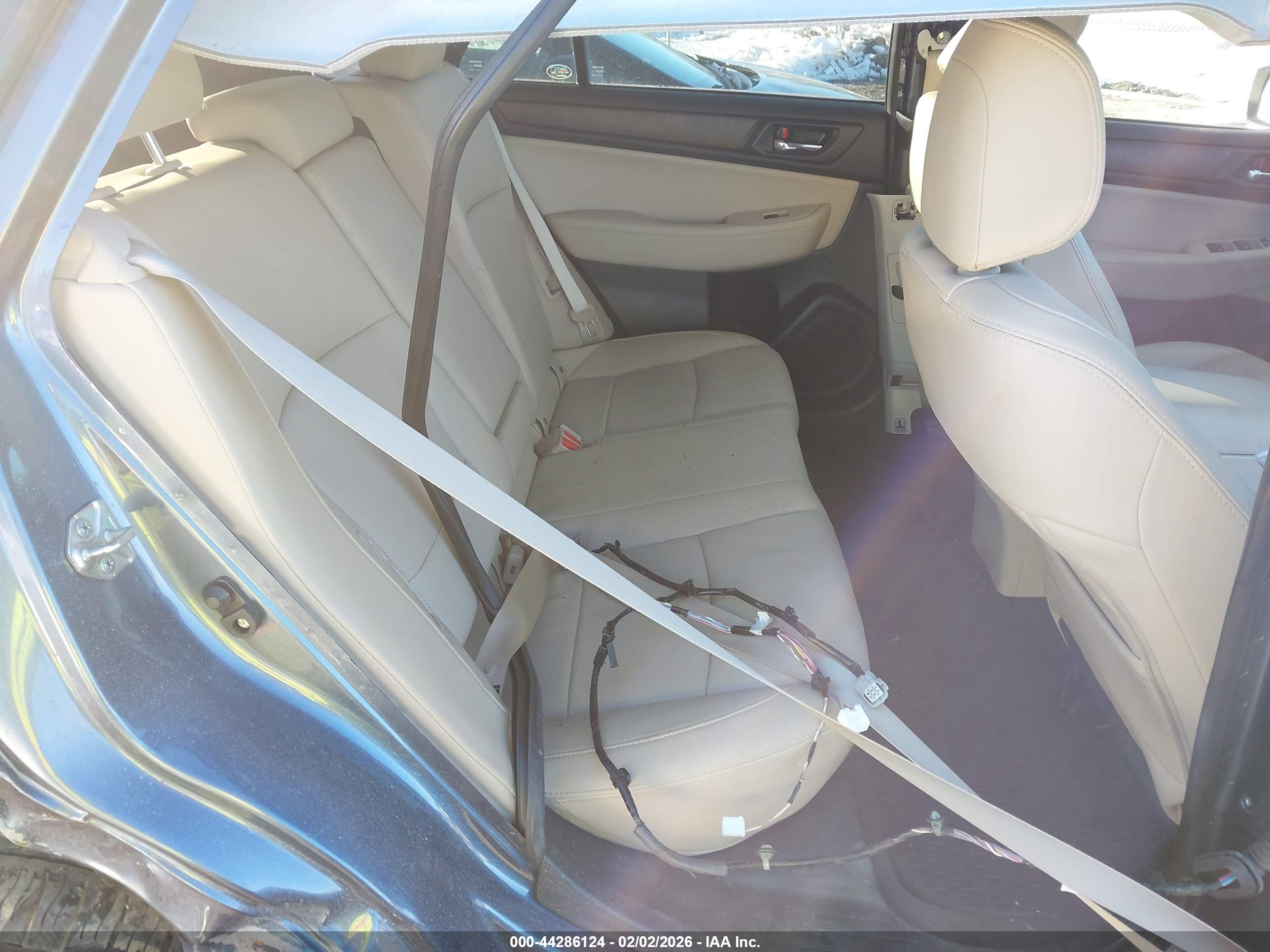 SUBARU OUTBACK image 8
