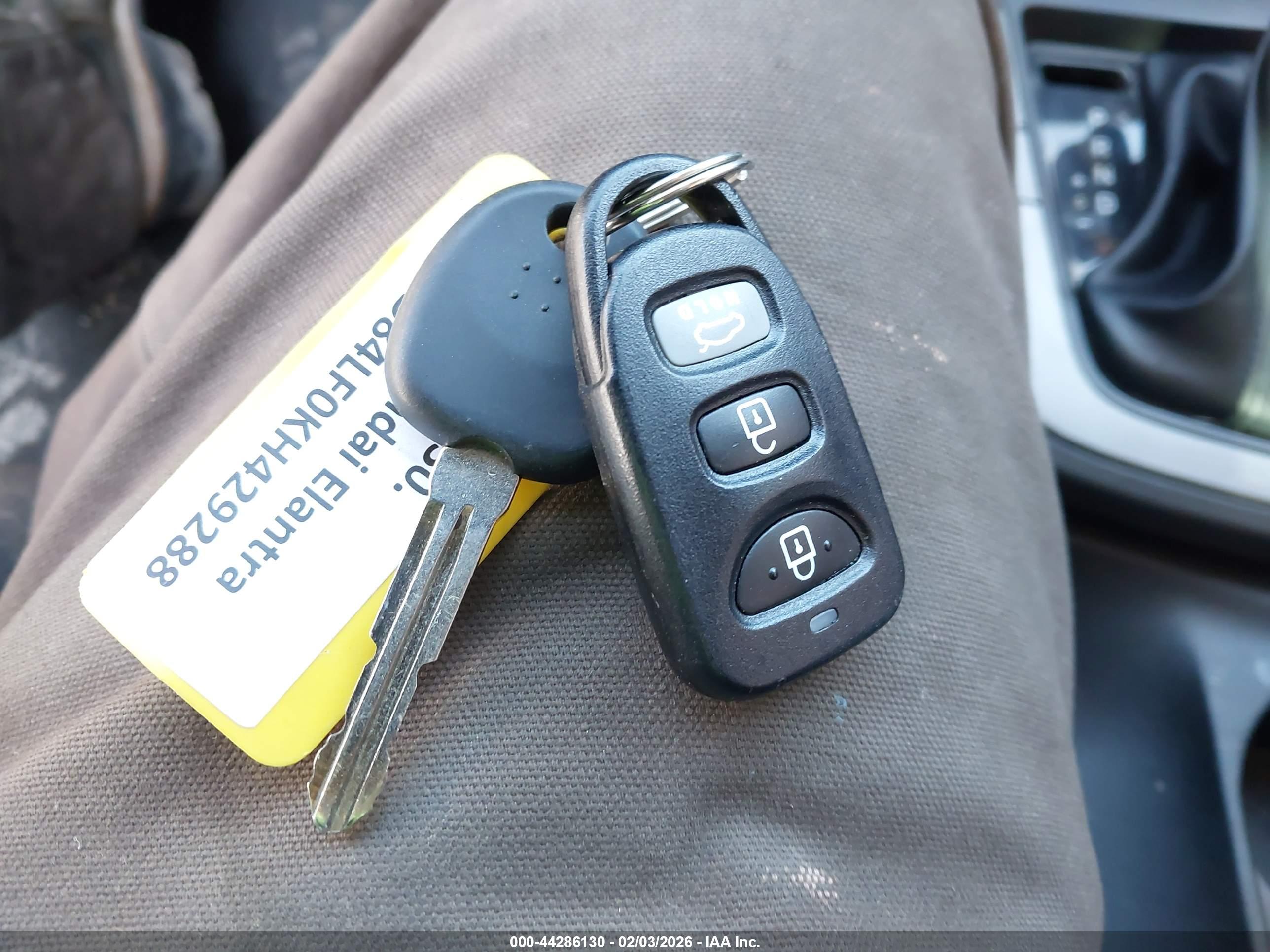 HYUNDAI ELANTRA image 11