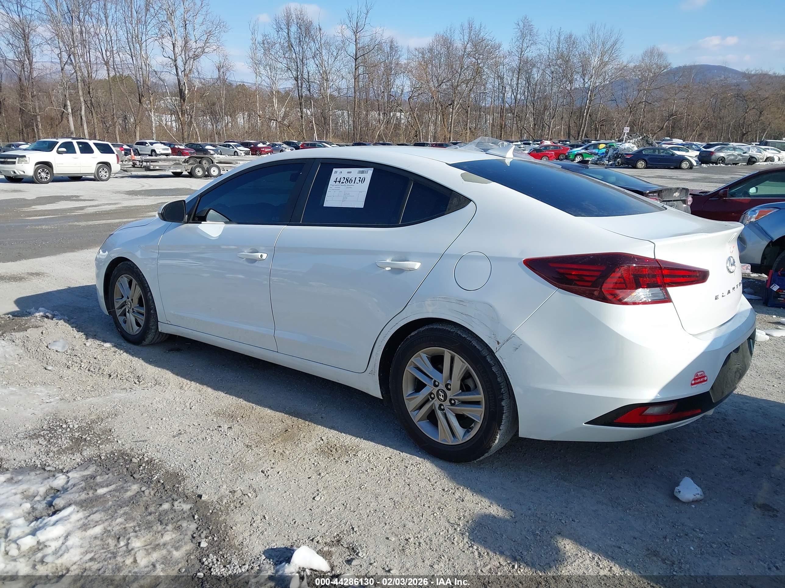 HYUNDAI ELANTRA image 3